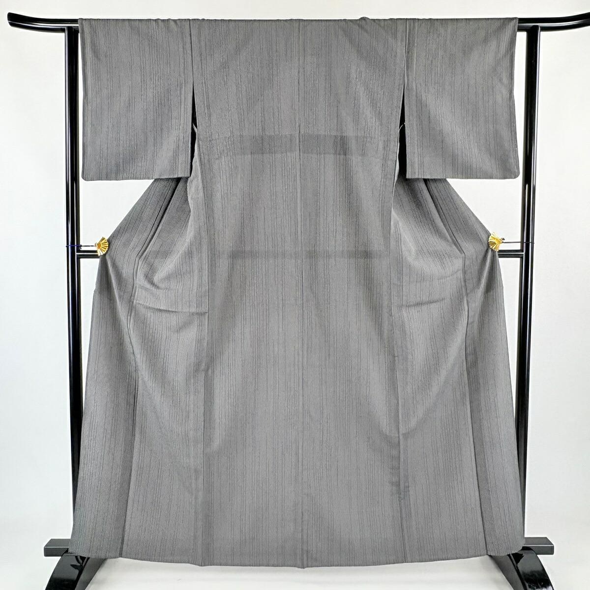 【美品】紬 身丈162cm 裄丈62.5cm S 単衣 縦縞 灰色 正絹 秀品 【中古】