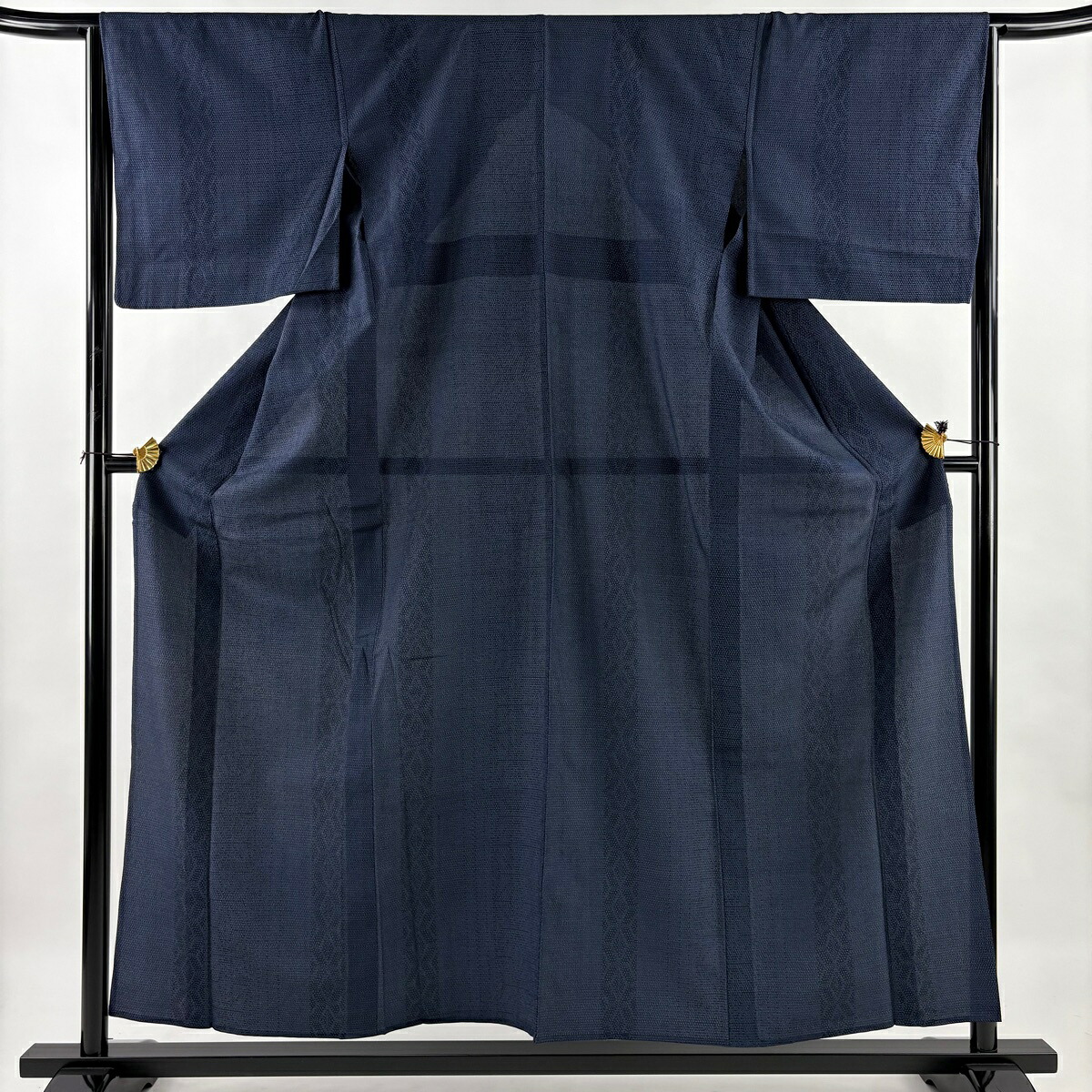 塩沢紬 身丈157.5cm 裄丈65.5cm M 単衣 塩沢絣 証紙あり 菱 幾何学模様 濃紺 正絹 名品 【中古】