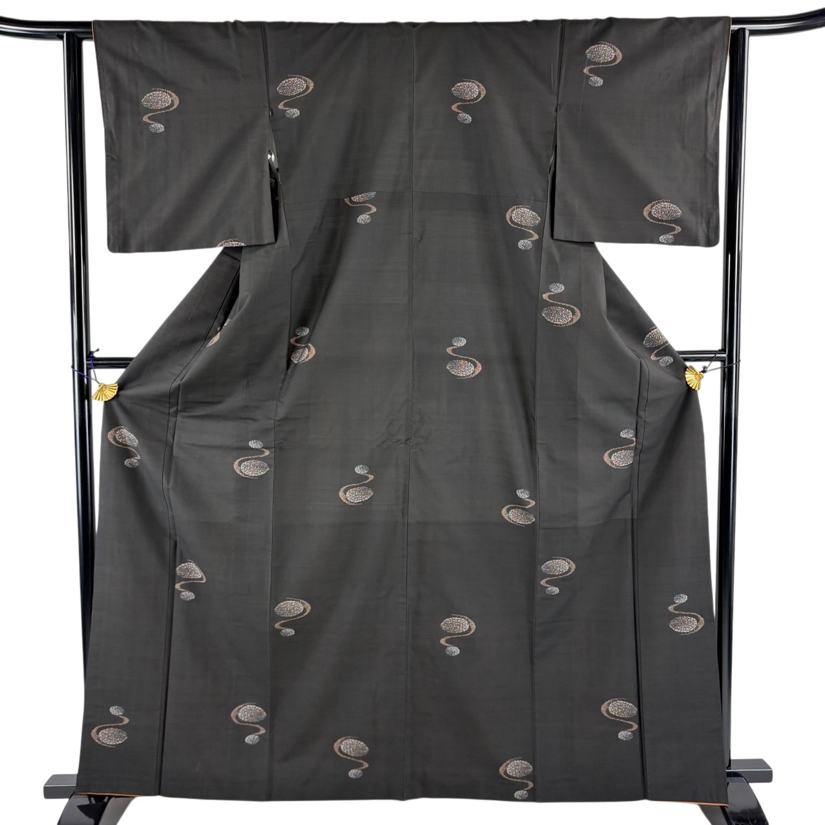 【美品】 紬 身丈164cm 裄丈62cm S 袷 幾何学模様 黒灰 正絹 秀品 【中古】 msp30