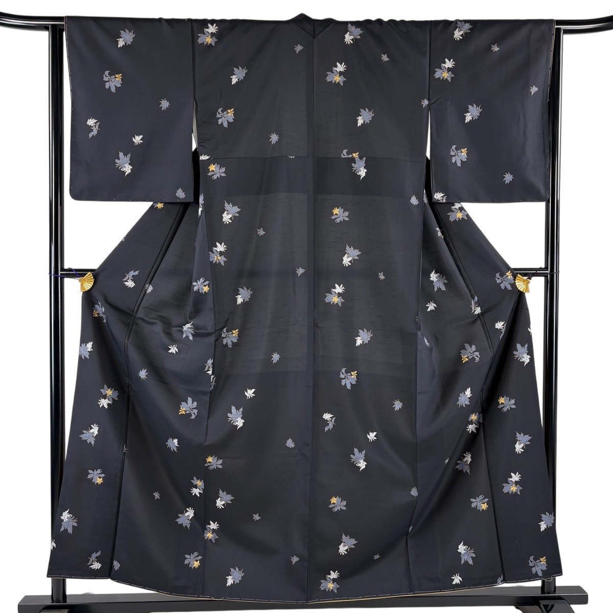 【美品】 小紋 身丈156.5cm 裄丈64cm M 袷 大島紬地 証紙あり 葉柄 金彩 墨色 正絹 名品 【中古】
