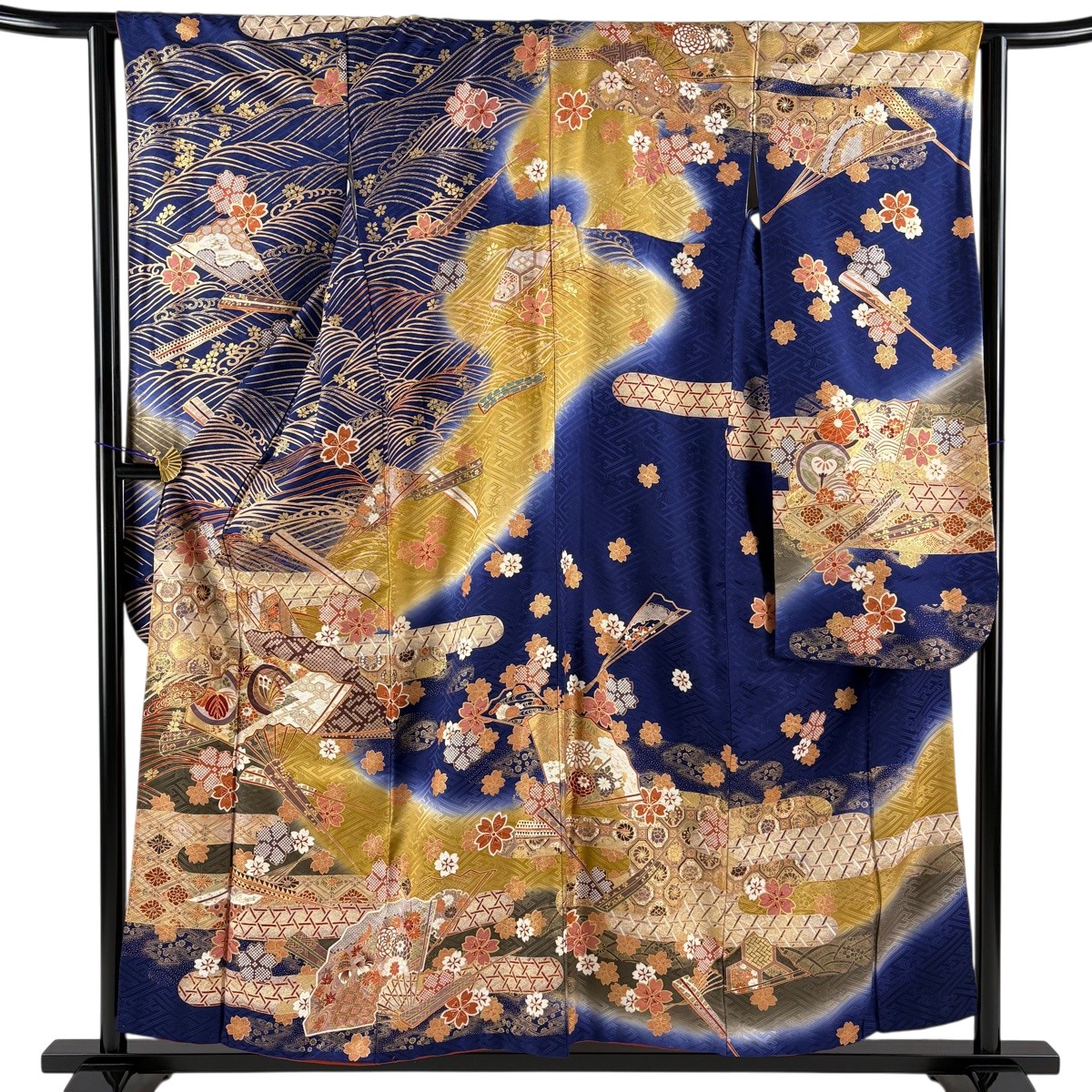 【美品】 振袖 身丈155.5cm 裄丈62.5cm S 袷 扇 ヱ霞 金糸 金彩 紺色 正絹 秀品 【中古】