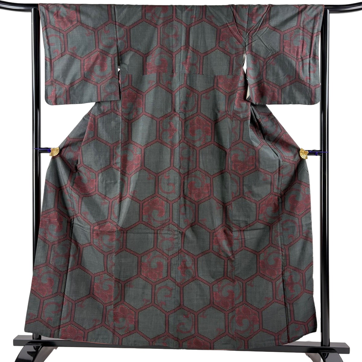 【美品】 大島紬 身丈159cm 裄丈64.5cm M 袷 鈴乃屋 証紙あり 亀甲 唐草 深緑 正絹 秀品 【中古】 msp30
