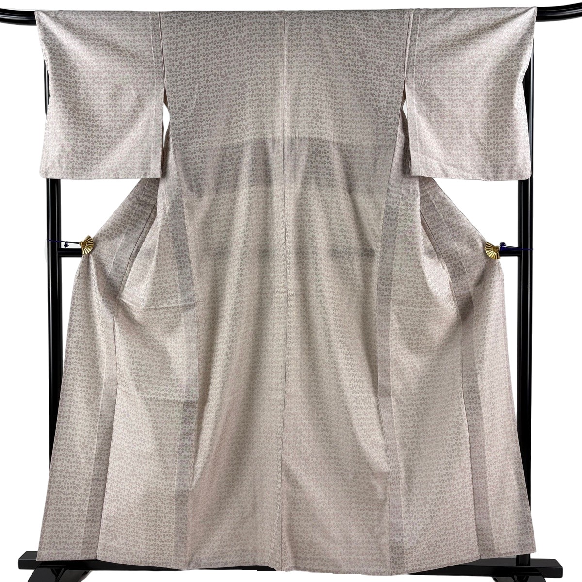 【美品】 お召 身丈158.5cm 裄丈68.5cm L 単衣 クローバー ピンクベージュ 正絹 逸品 【中古】