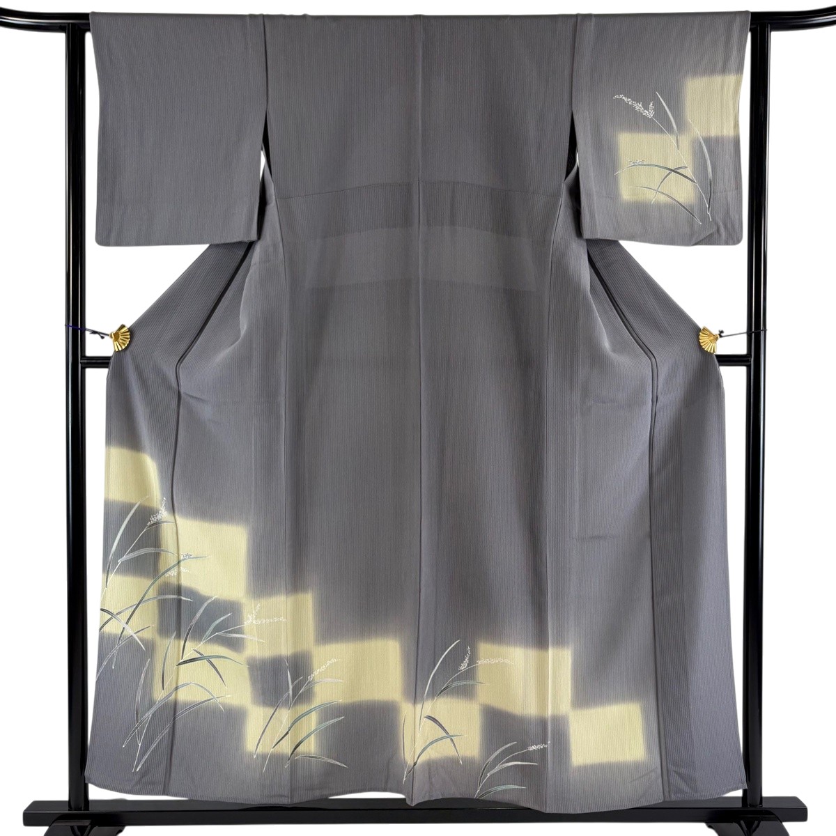 付下げ 身丈155cm 裄丈63cm S 単衣 草花 キリギリス ぼかし 灰色 正絹 名品 【中古】 msp30
