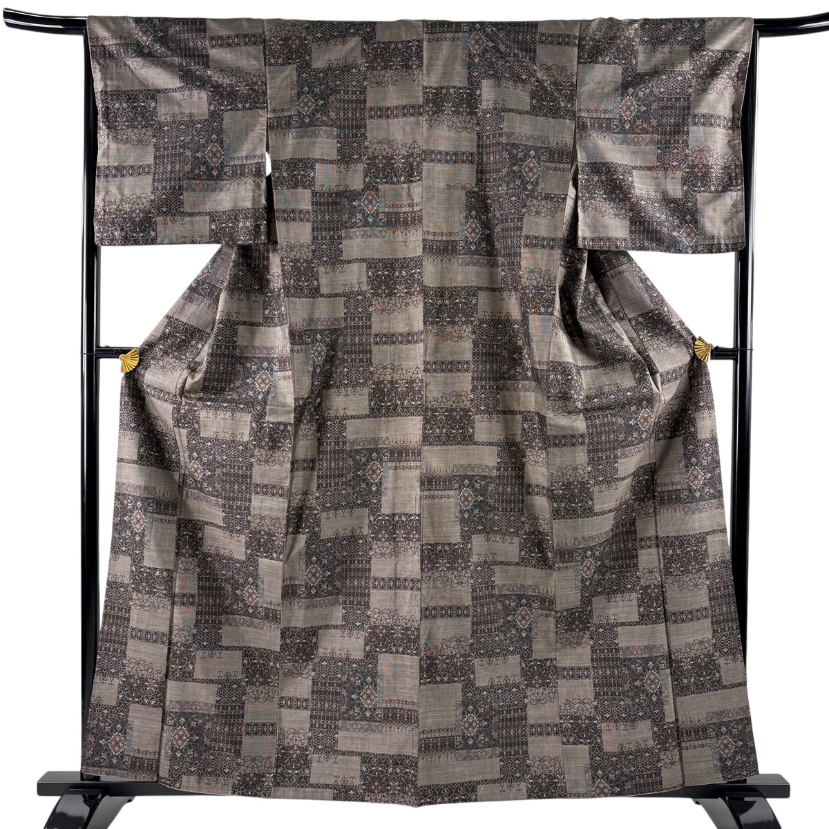 【美品】 紬 身丈162.5cm 裄丈66cm M 袷 草花 華文 焦茶色 正絹 名品 【中古】