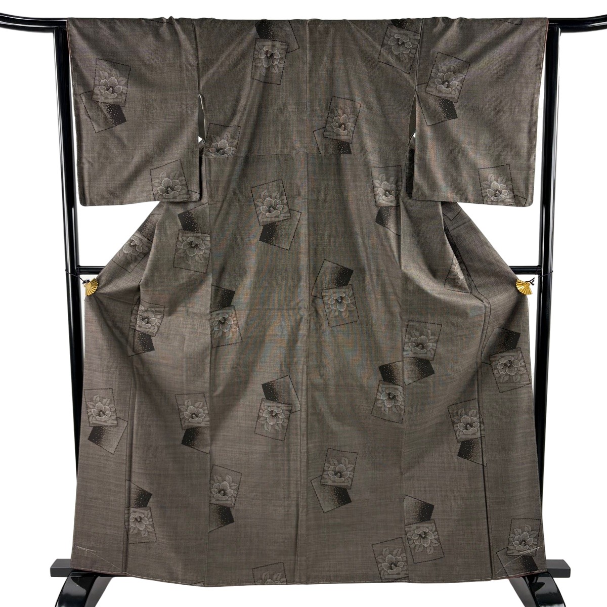 【美品】 大島紬 身丈164cm 裄丈64cm M 袷 純泥染 証紙あり 色紙 椿 焦茶色 正絹 名品 【中古】