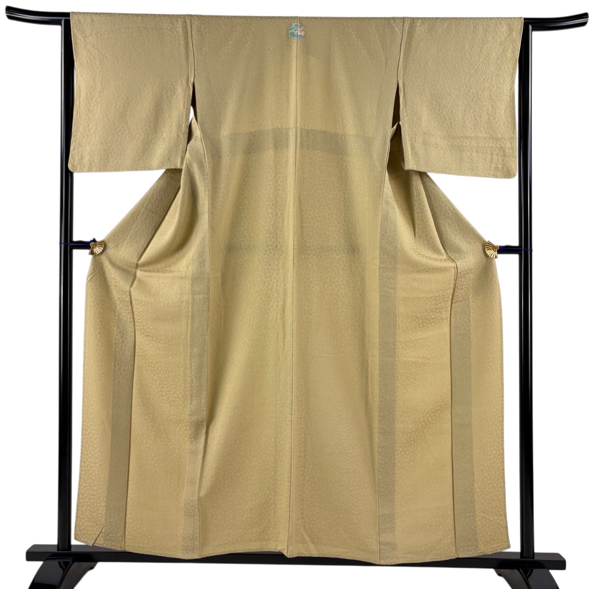 色無地 身丈157.5cm 裄丈64cm M 単衣 地紋 薄黄土色 正絹 秀品 一つ紋 【中古】