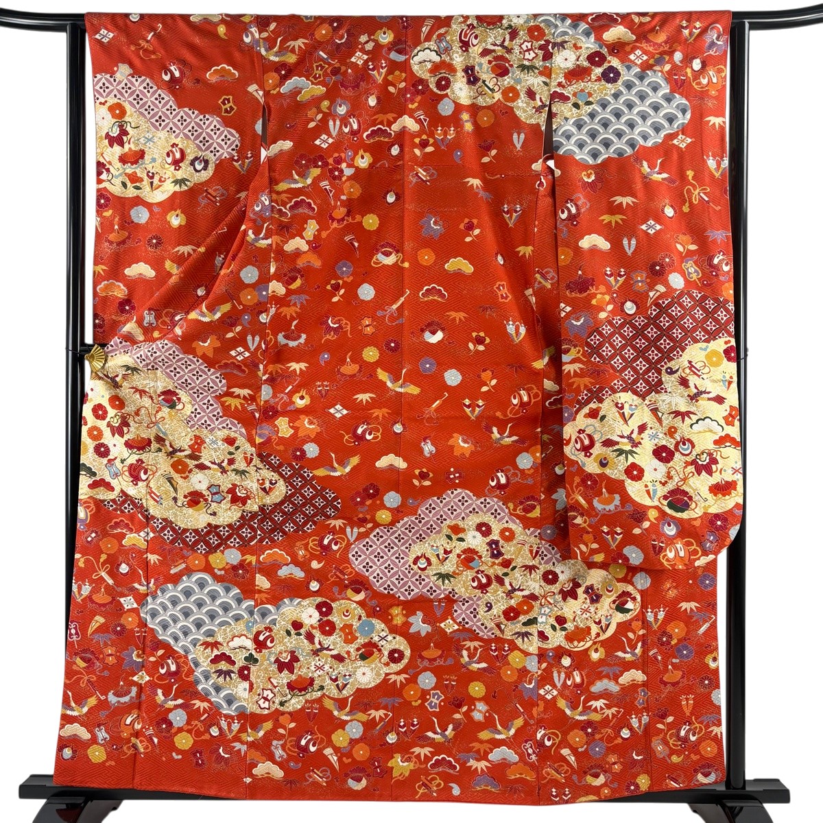 振袖 身丈162cm 裄丈63cm S 袷 宝尽くし 雲文 金糸 金彩 朱色 正絹 名品 【中古】