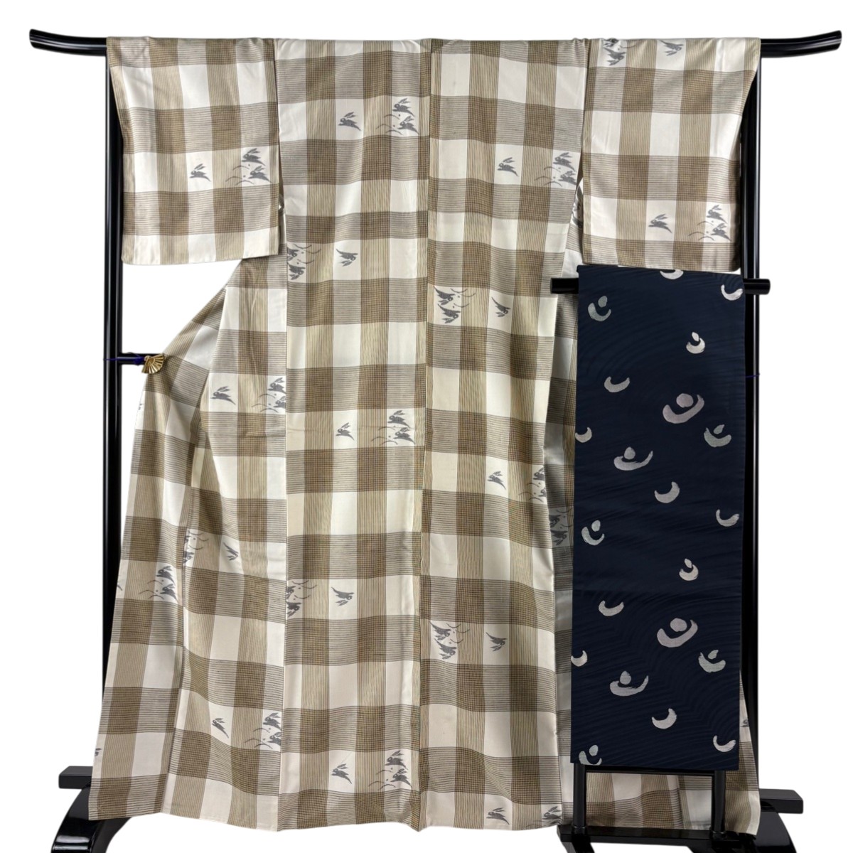 紬 身丈166.5cm 裄丈67cm M 袷 名古屋帯セット うさぎ 格子 薄黄土色 正絹 秀品 【中古】