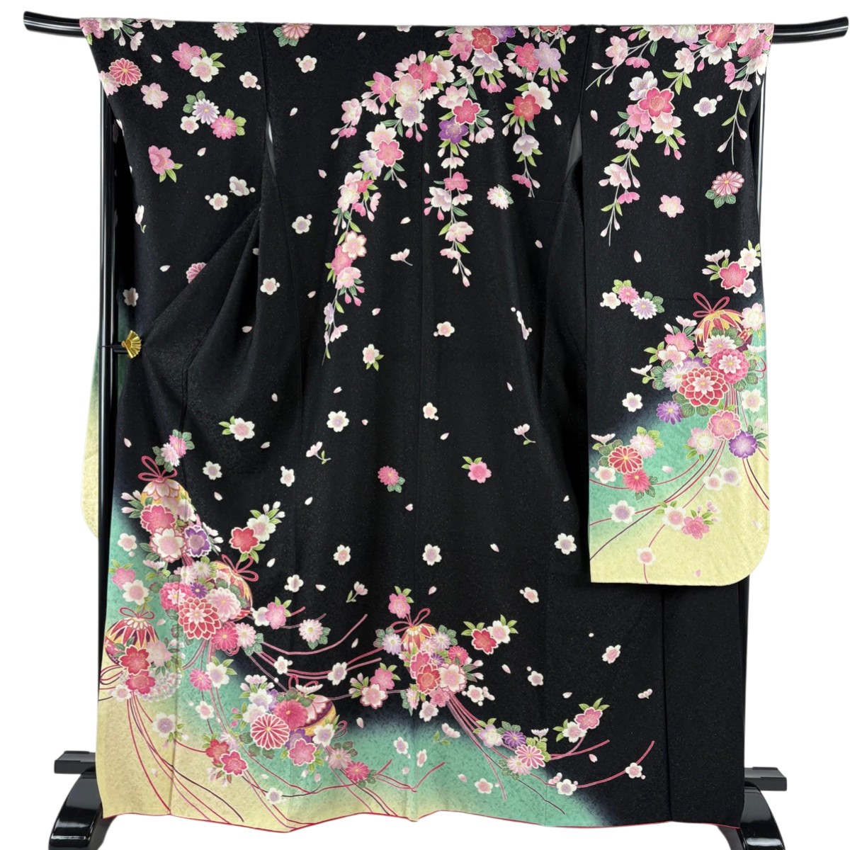 【美品】 振袖 身丈167.5cm 裄丈69cm L 袷 桜 鈴 金通し 金彩 黒 正絹 名品 【中古】