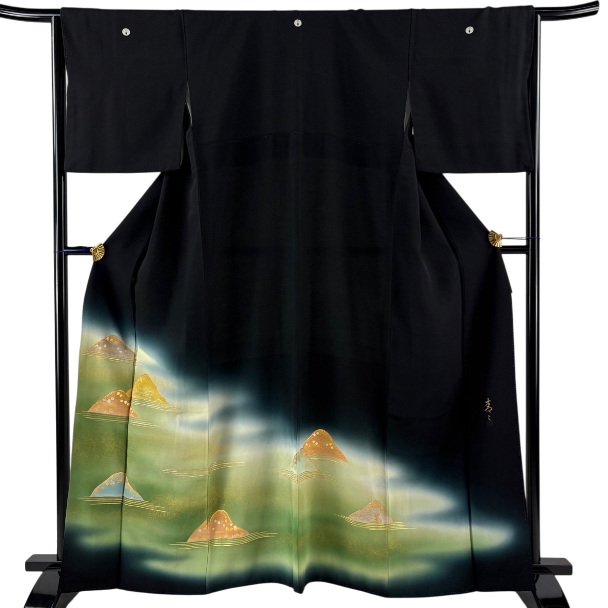 黒留袖 身丈163.5cm 裄丈64.5cm M 袷 松井青々 落款あり 山 霞 金糸 金銀彩 黒 正絹 秀品 【中古】