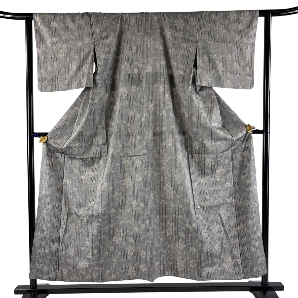 【美品】 紬 身丈153.5cm 裄丈62cm S 単衣 花唐草 縞 灰色 正絹 秀品 【中古】