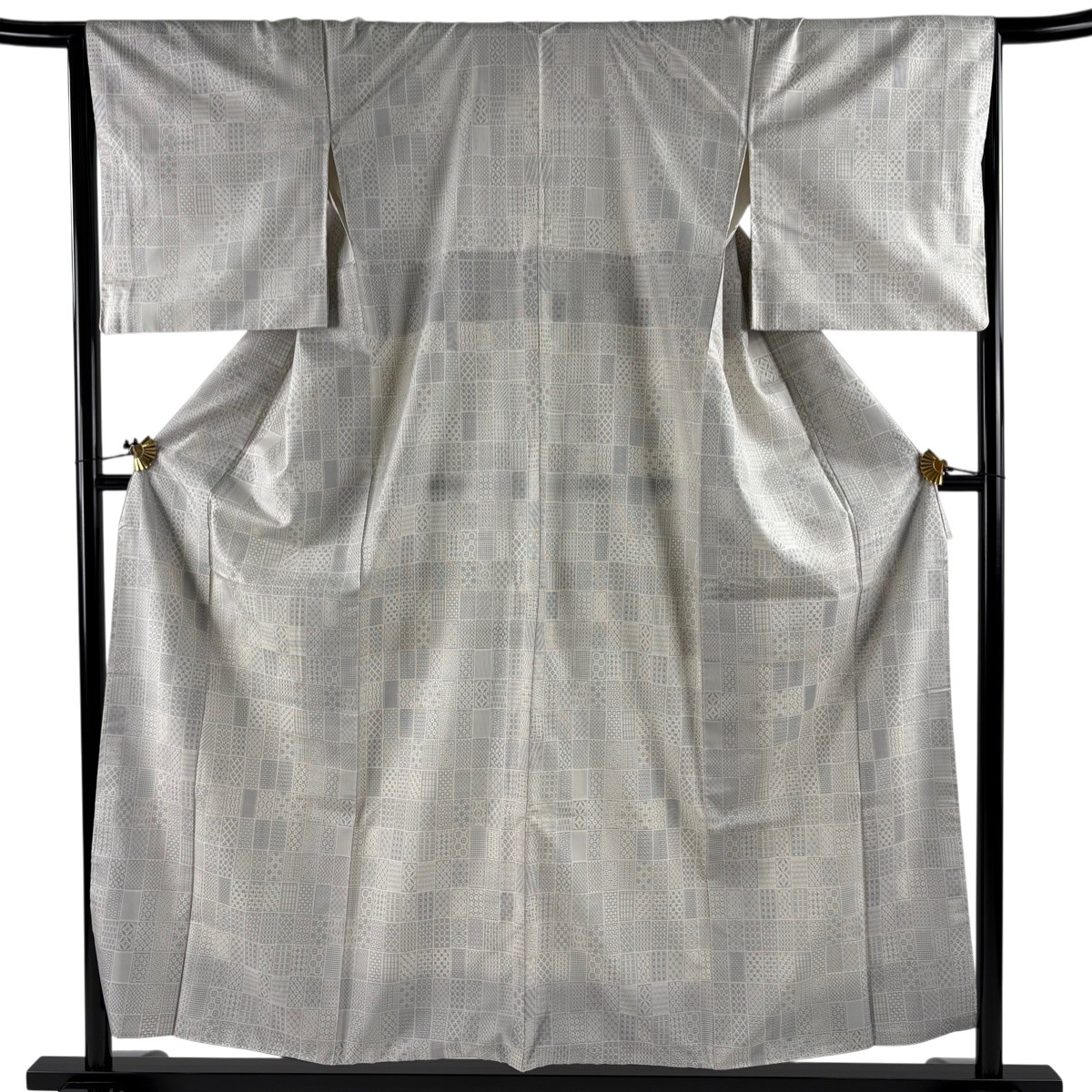 紬 身丈156cm 裄丈66cm M 袷 ますいわ屋 幾何学 灰白 正絹 名品 【中古】 11,218円
