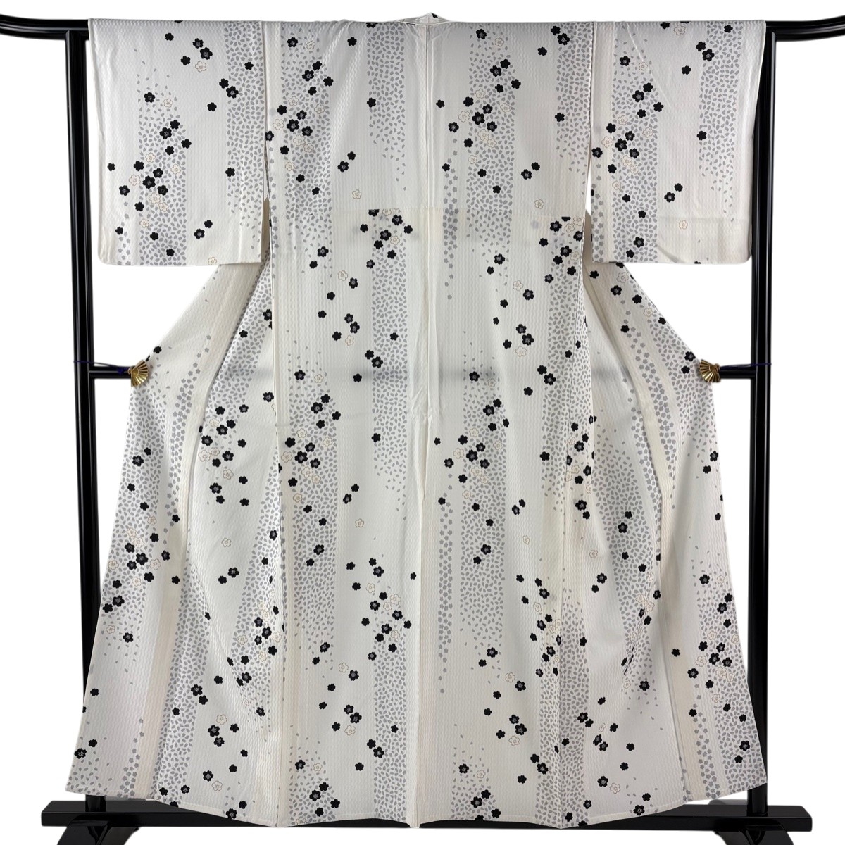 【美品】 小紋 身丈156cm 裄丈64cm M 単衣 桜 金彩 クリーム 正絹 名品 【中古】