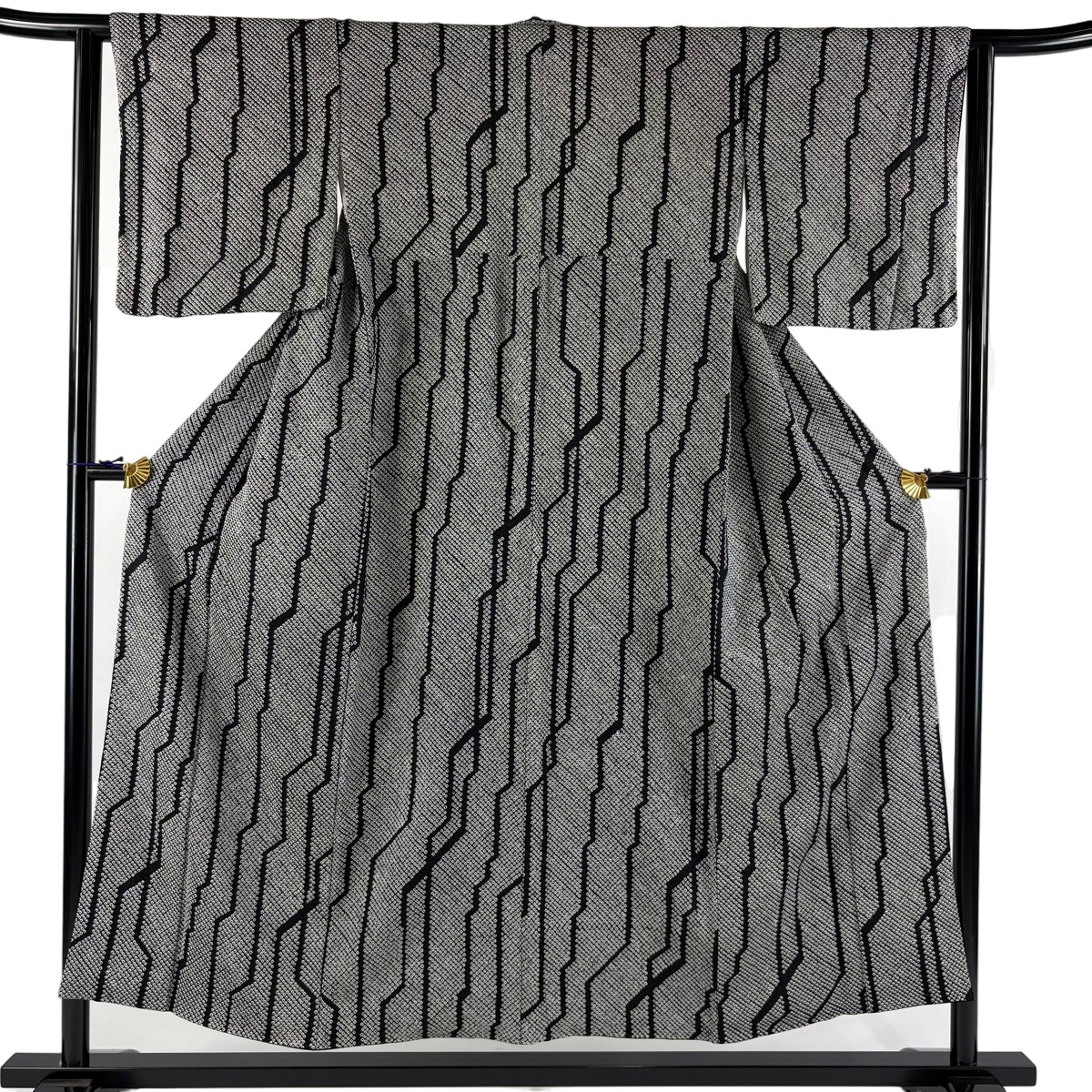 小紋 身丈152cm 裄丈63cm S 袷 落款あり 幾何学模様 総絞り 黒 正絹 名品 【中古】 11,692円