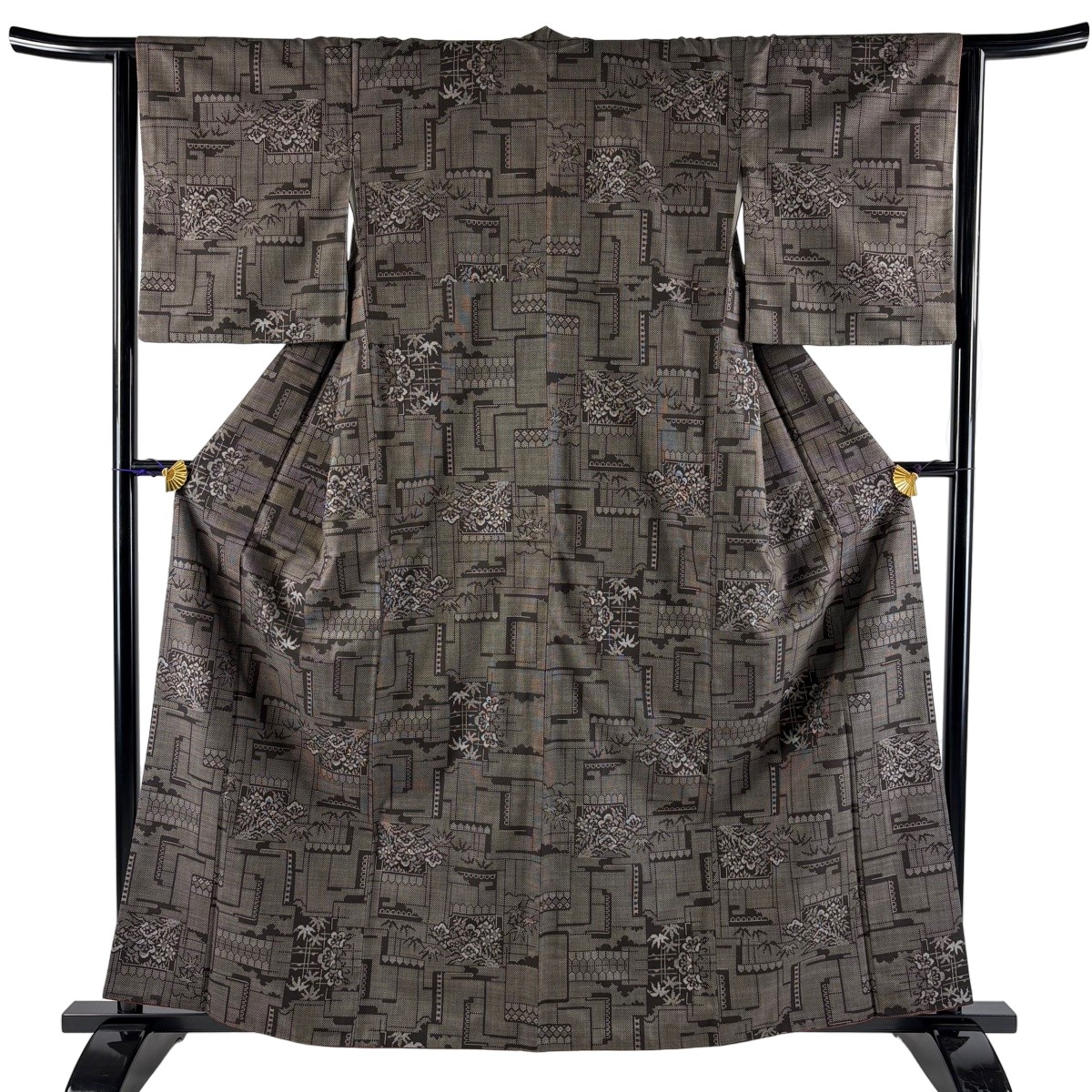 【美品】 大島紬 身丈161.5cm 裄丈64.5cm M 袷 純泥染 証紙あり 草花 笹 焦茶色 正絹 秀品 【中古】