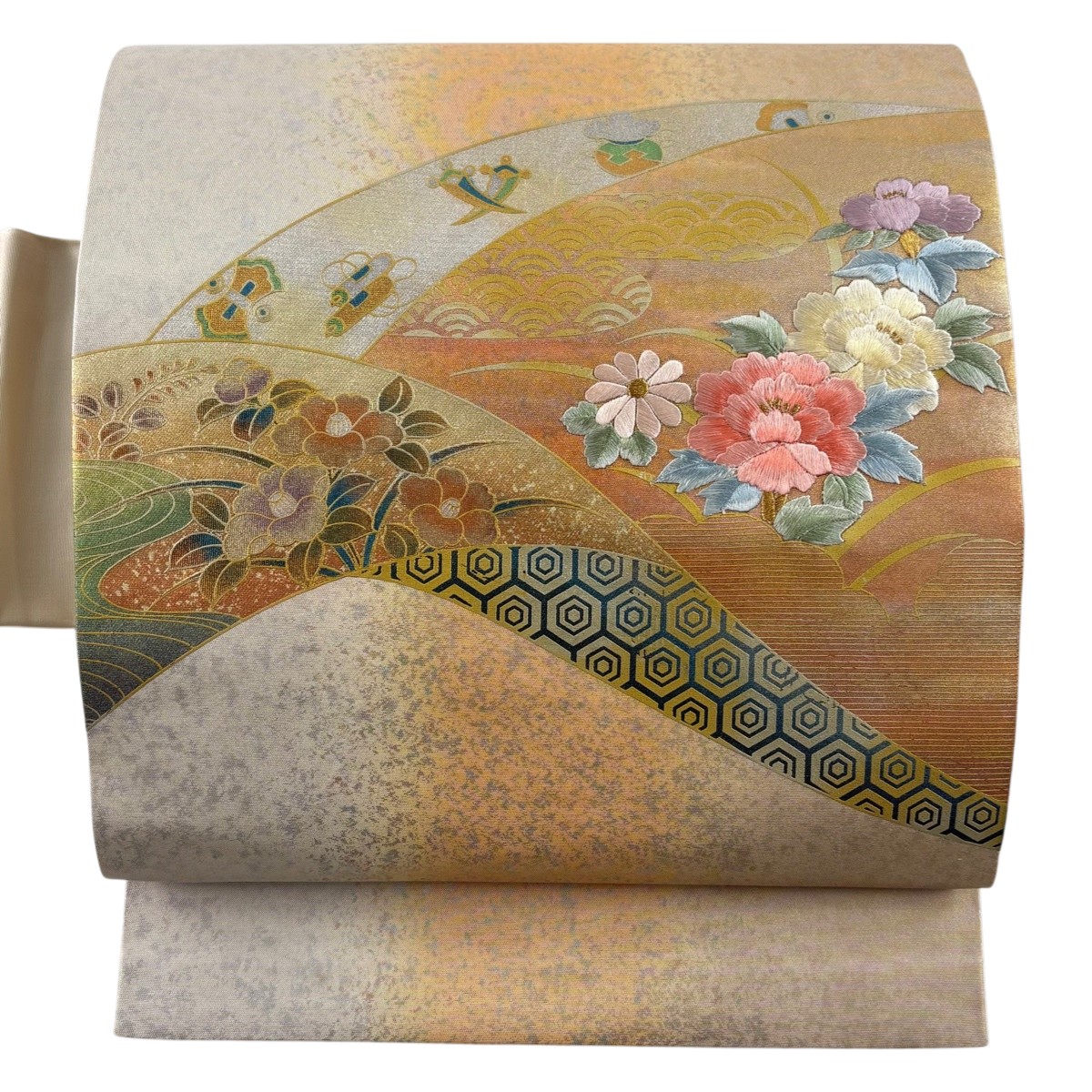 名古屋帯 秀品 牡丹 宝尽くし 刺繍 金銀彩 金色 正絹 【中古】