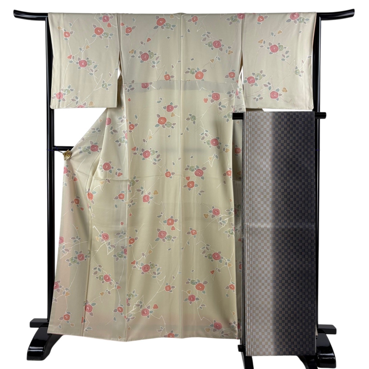 【美品】 小紋 身たけ163糎 裄丈64.5糎 M 袷 袋帯仕掛ける 椿 地紋起こし ベージュ 正絹 秀品 【中古】