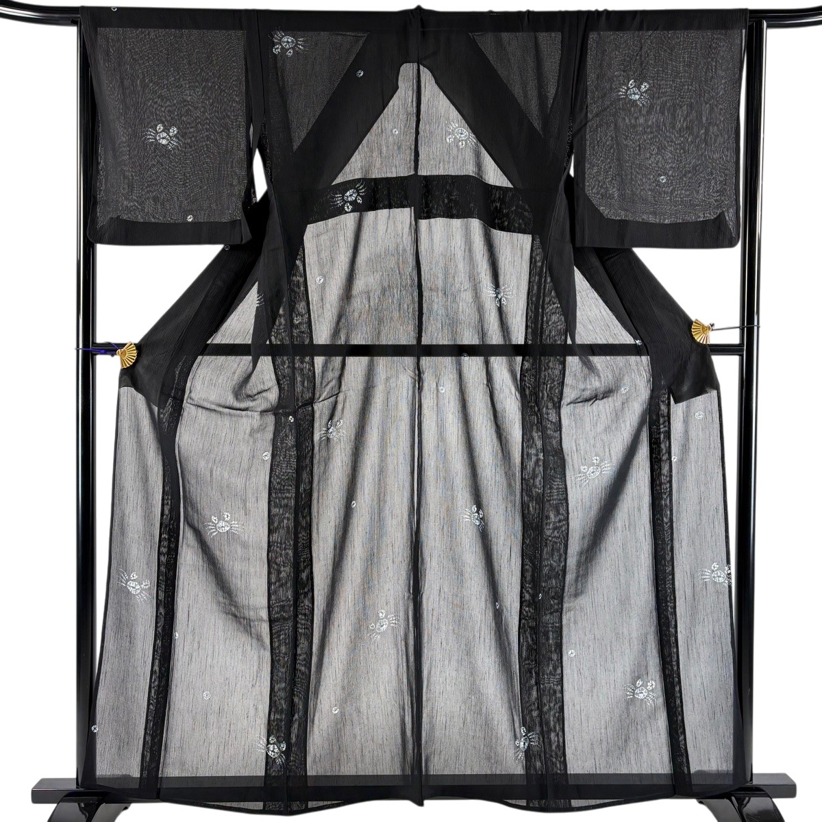 紬 身丈160cm 裄丈65cm M 薄物 夏紬 蟹 黒 正絹 名品 【中古】