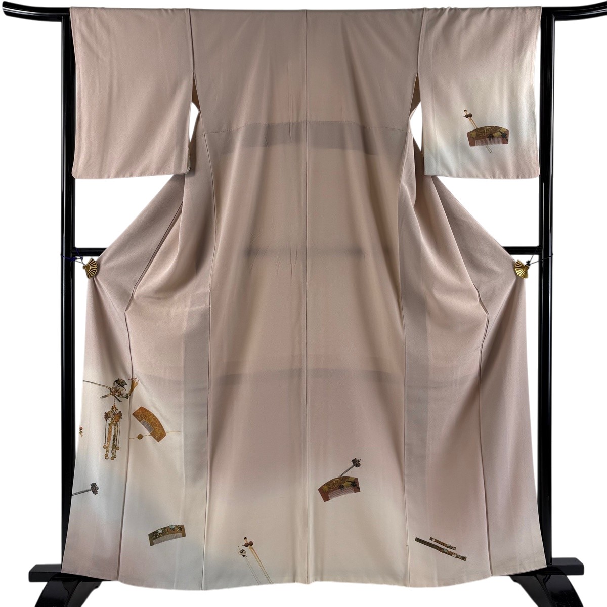 【美品】 付下げ 身丈162cm 裄丈64cm M 袷 簪 櫛 金彩 ぼかし ピンクベージュ 正絹 秀品 【中古】