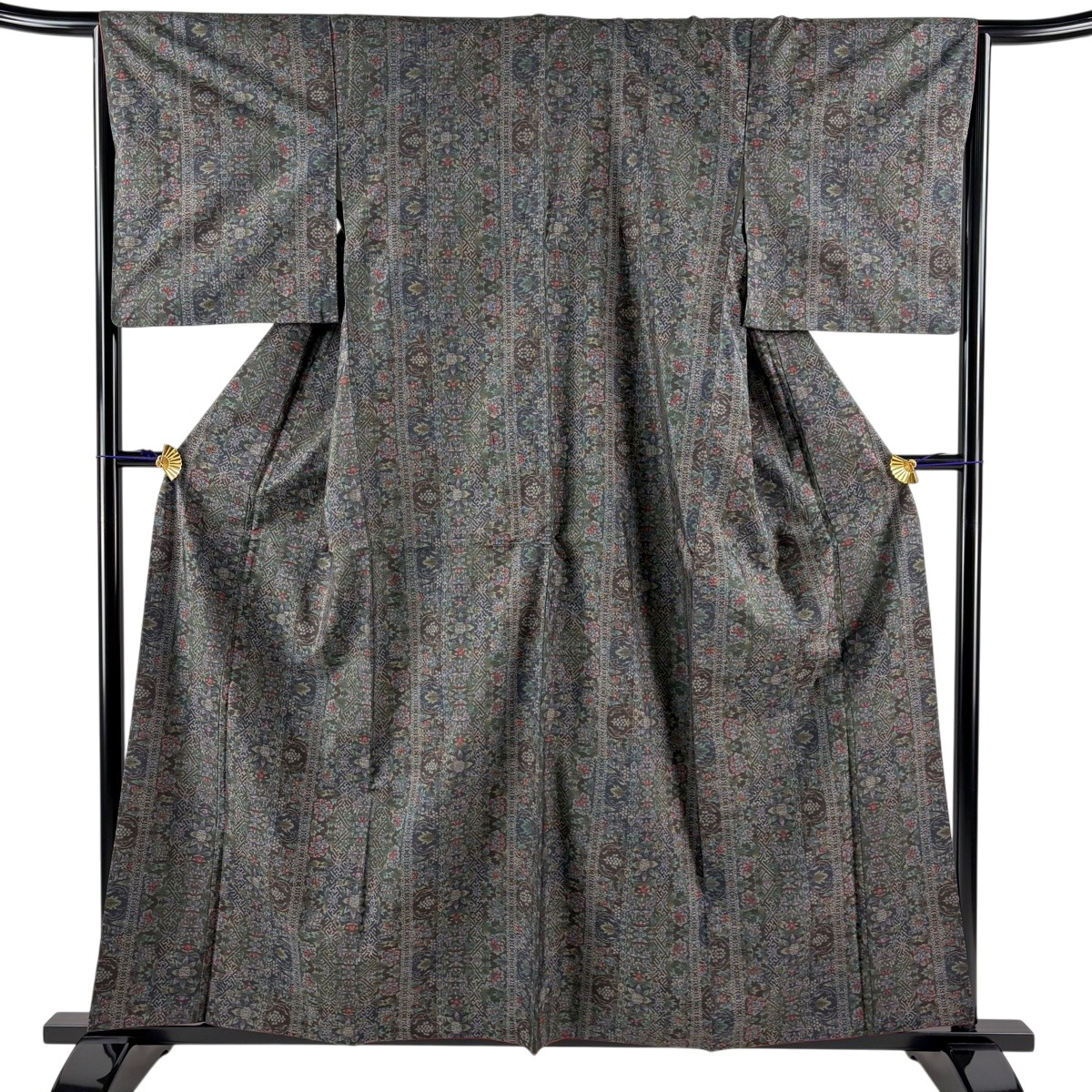 紬 身丈159.5cm 裄丈65cm M 袷 葡萄唐草 草花 焦茶色 正絹 名品 【中古】