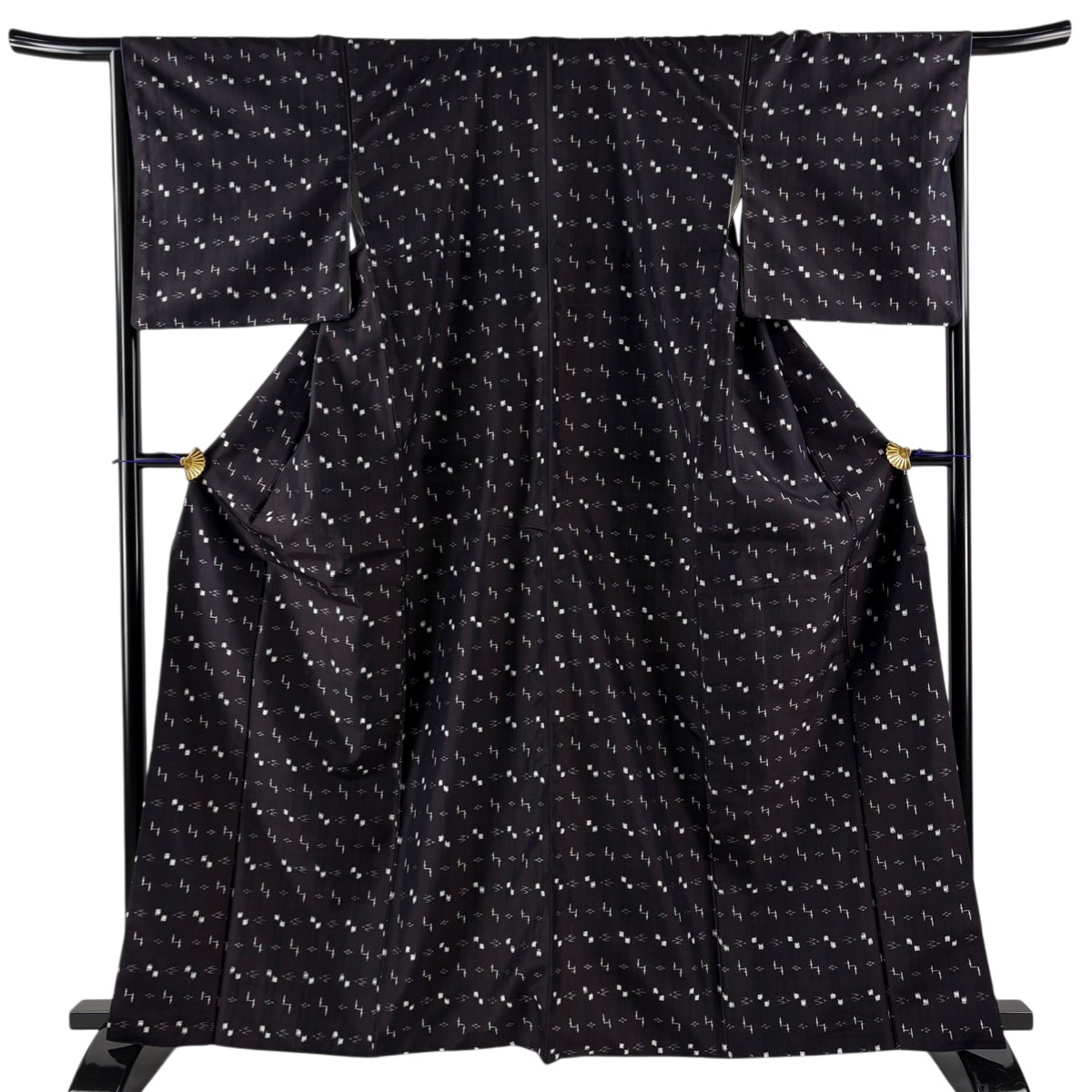 【美品】 紬 身丈164cm 裄丈67cm M 袷 琉球かすり 証紙あり 燕 絣柄 草木染 濃紺 正絹 逸品 【中古】 42,480円