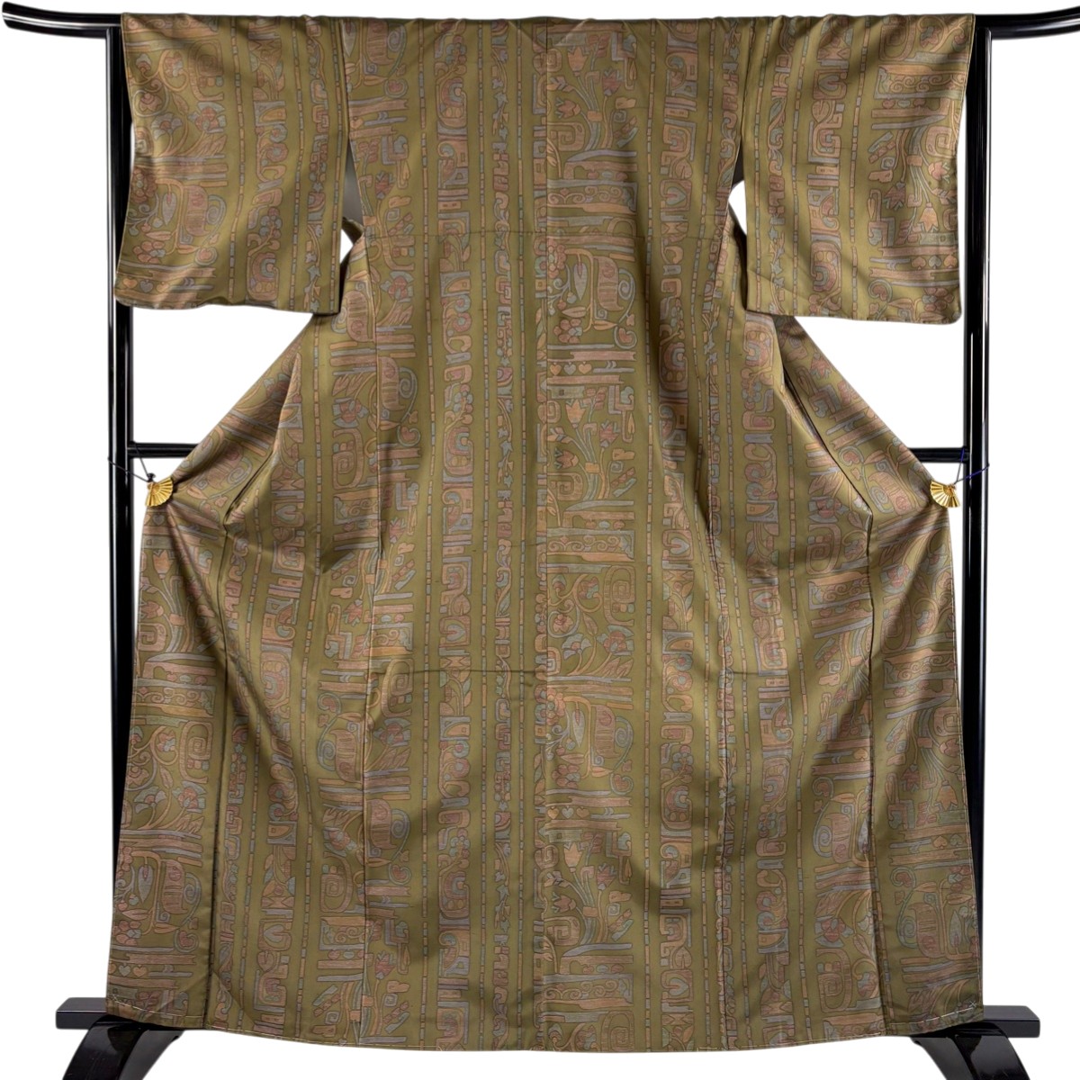 【美品】 小紋 身丈164cm 裄丈63.5cm S 袷 紬地 縞 幾何学模様 鶯色 正絹 秀品 【中古】