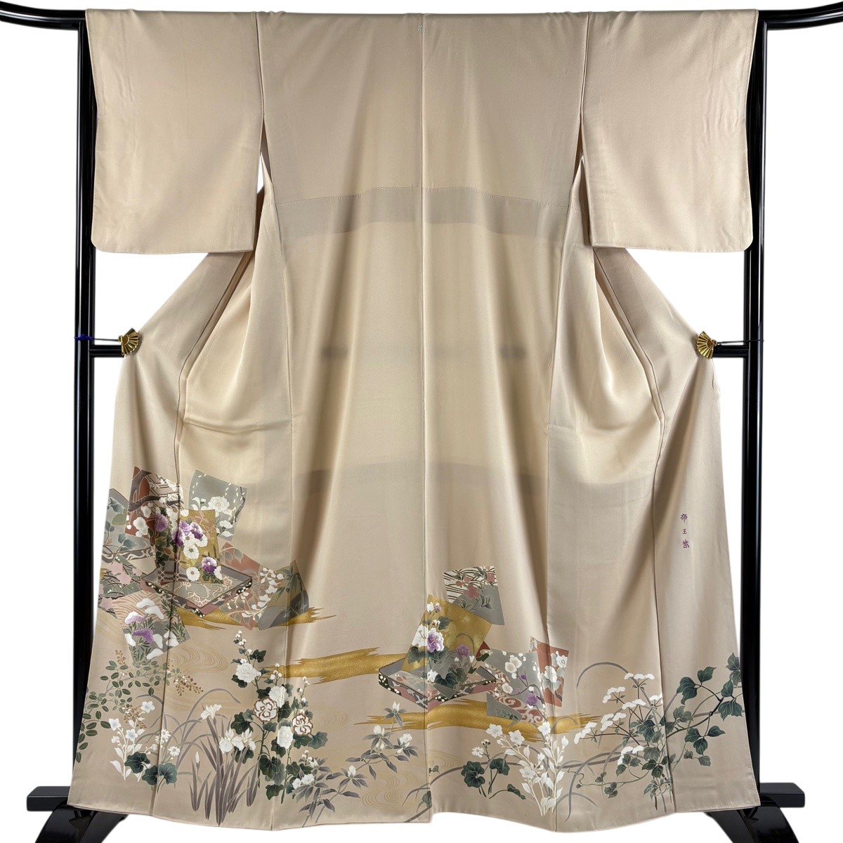 色留袖 身丈161cm 裄丈64.5cm M 袷 帝王紫 落款あり 色紙 菊 刺繍 金糸 ベージュ 正絹 名品 一つ紋 【中古】