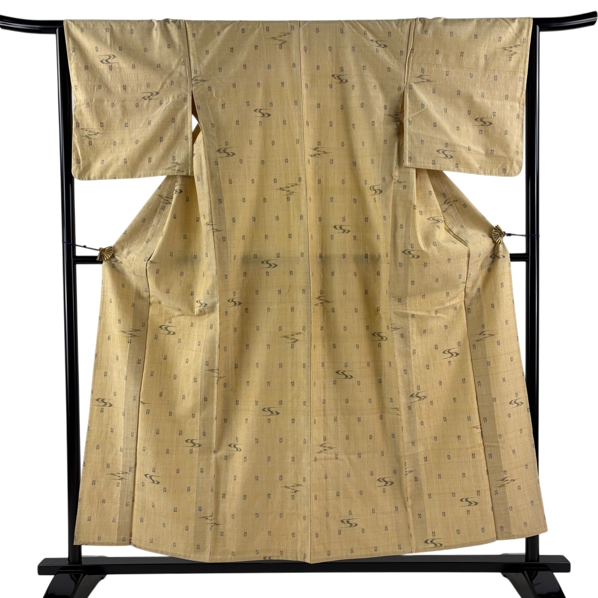 紬 身丈155cm 裄丈64.5cm M 単衣 流水 幾何学 ベージュ 正絹 名品 【中古】