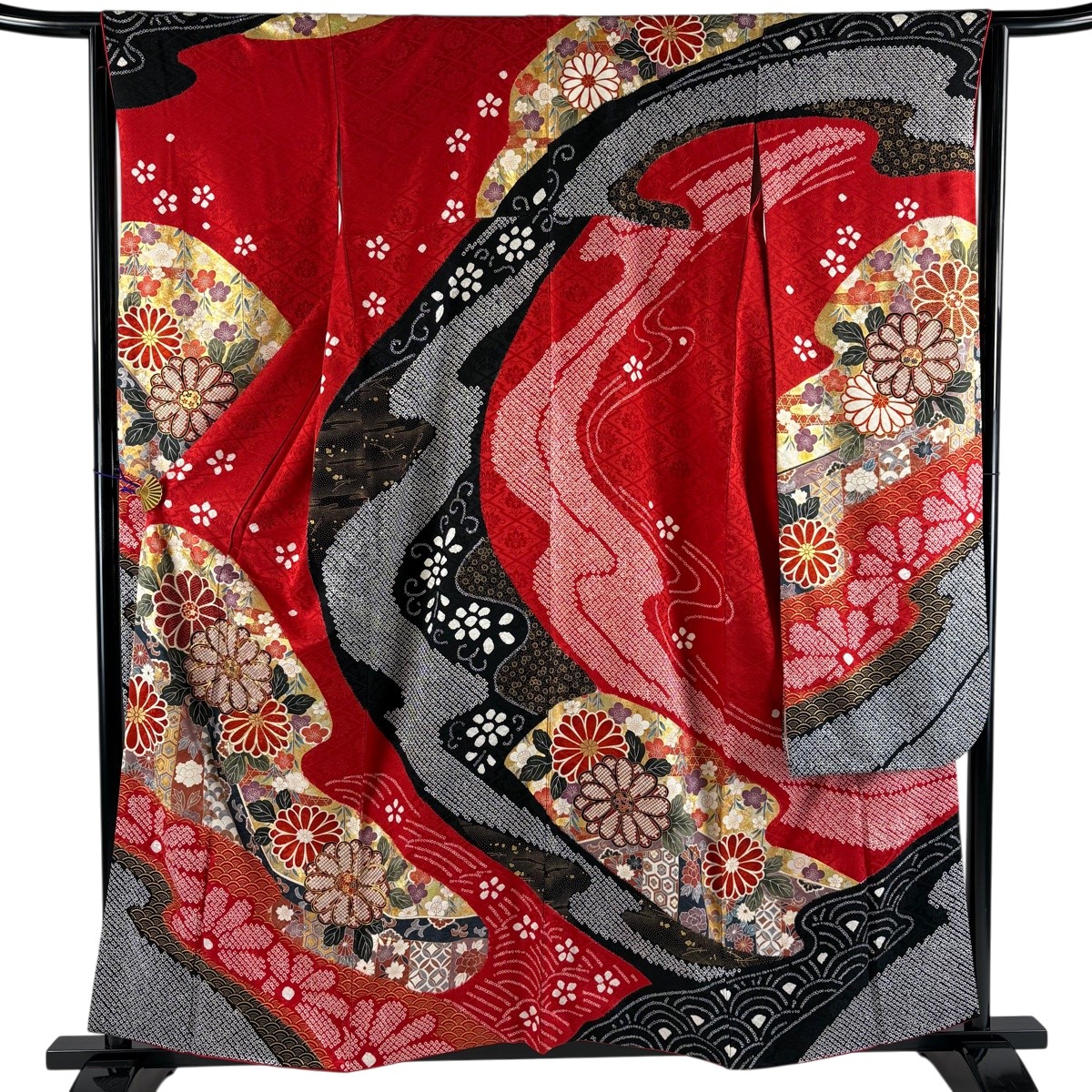 振袖 身丈156.5cm 裄丈65.5cm M 袷 菊 流水 絞り 金糸 赤 正絹 名品 【中古】