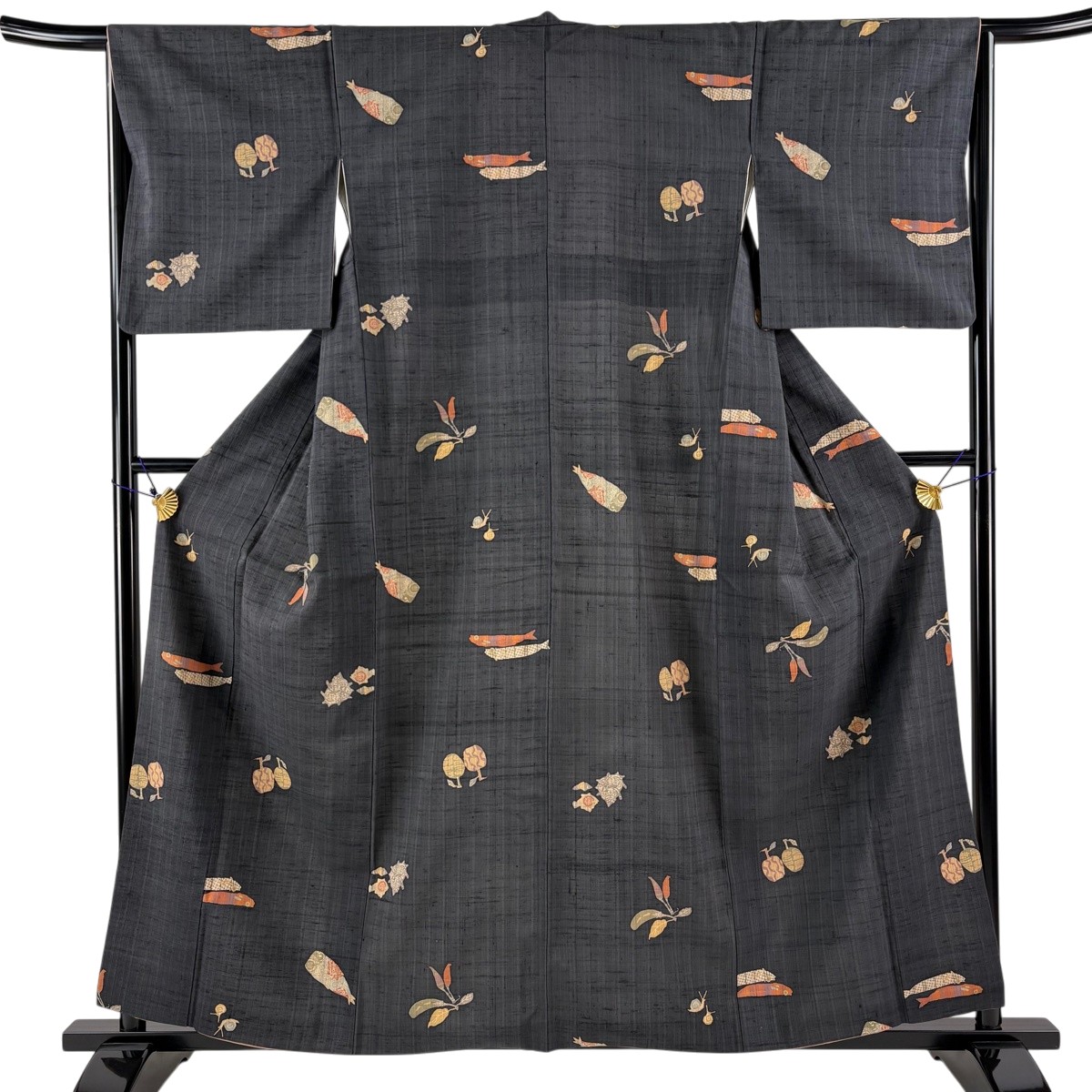 小紋 身丈159cm 裄丈65cm M 袷 紬地 魚 生り物 黒灰 正絹 名品 【中古】 13,172円