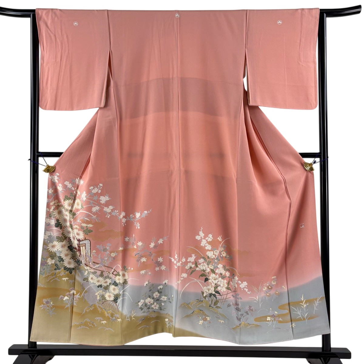 【美品】 色留袖 身丈153.5cm 裄丈63.5cm S 袷 落款あり 御所車 菊 金彩 ぼかし ピンク 正絹 秀品 【中古】