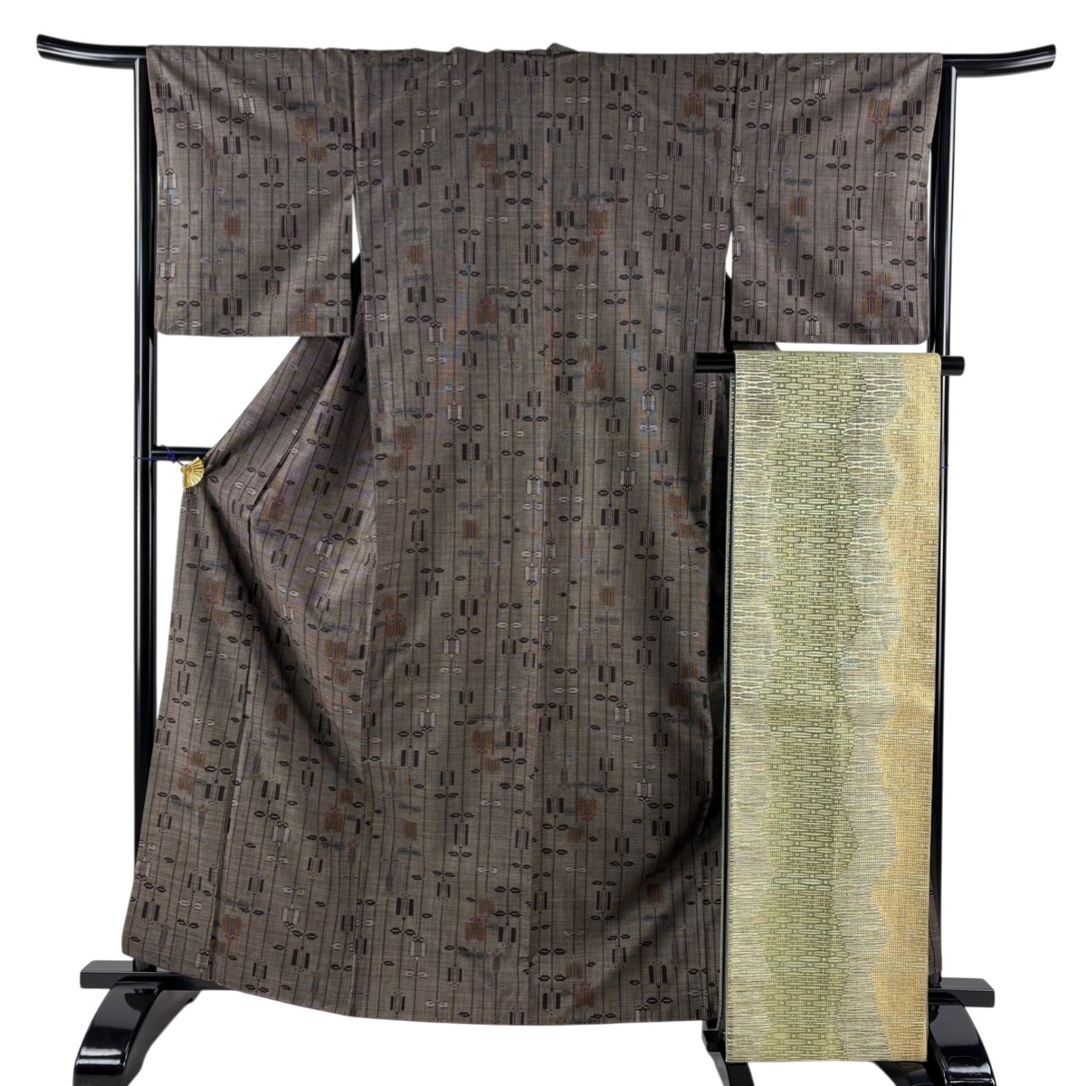 【美品】 紬 身たけ163.5糎 裄丈64糎 M 袷 袋帯仕掛ける 遠州椿 焦茶色 正絹 秀品 【中古】