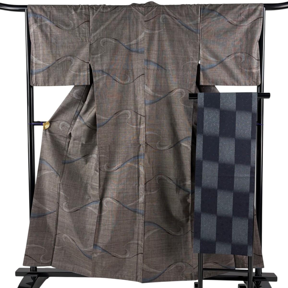 【美品】 紬 身たけ160糎 裄丈65.5糎 M 袷 袋帯仕掛ける 幾何学学 焦茶色 正絹 秀品 【中古】