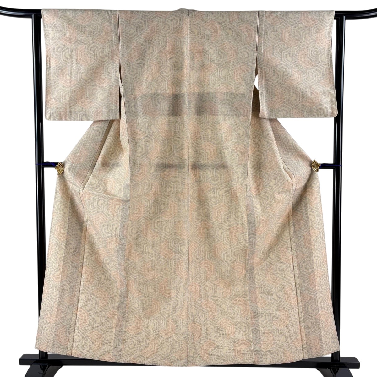 【美品】 結城紬 身丈157cm 裄丈62cm S 単衣 はたおり娘 奥順 バチ衿 証紙あり 子持ち亀甲 亀甲絣 ベージュ 正絹 秀品 【中古】