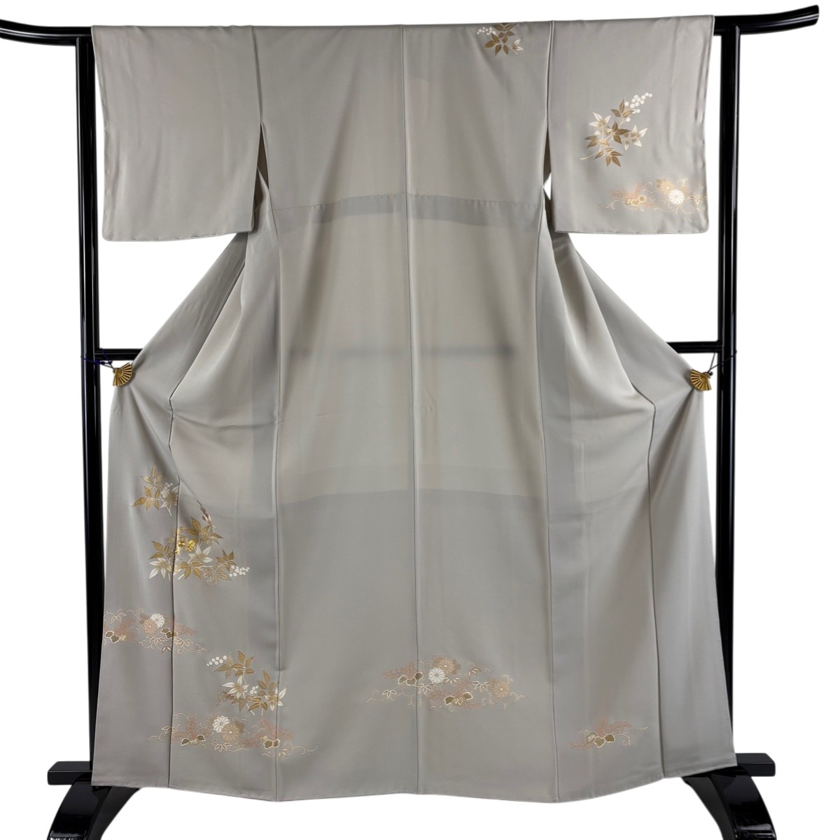 付下げ 身丈163cm 裄丈62.5cm S 袷 南天 菊唐草 金糸 金銀彩 灰色 正絹 秀品 【中古】