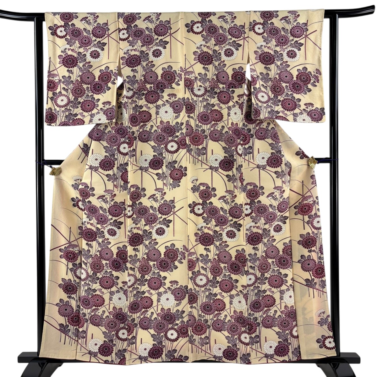 【美品】 小紋 身丈159cm 裄丈62.5cm S 袷 菊 縮緬 ベージュ 正絹 秀品 【中古】