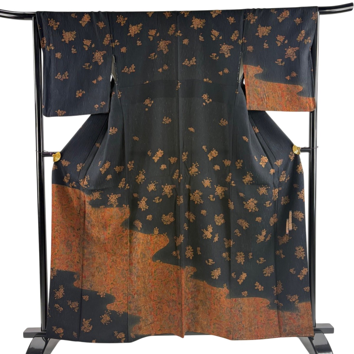 【美品】 付下げ 身丈160cm 裄丈65cm M 袷 樽本伊勢蔵 落款あり 草花 霞 黒 正絹 名品 【中古】