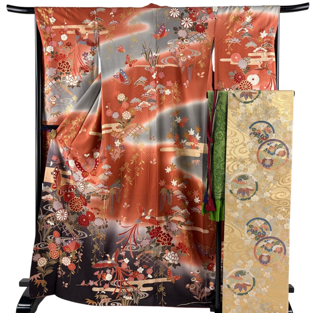 【美品】 振袖 身たけ167.5糎 裄丈67糎 M 袷 袋帯フルセット 蝶 被子植物 金糸 金彩 茜色 正絹 秀品 【中古】