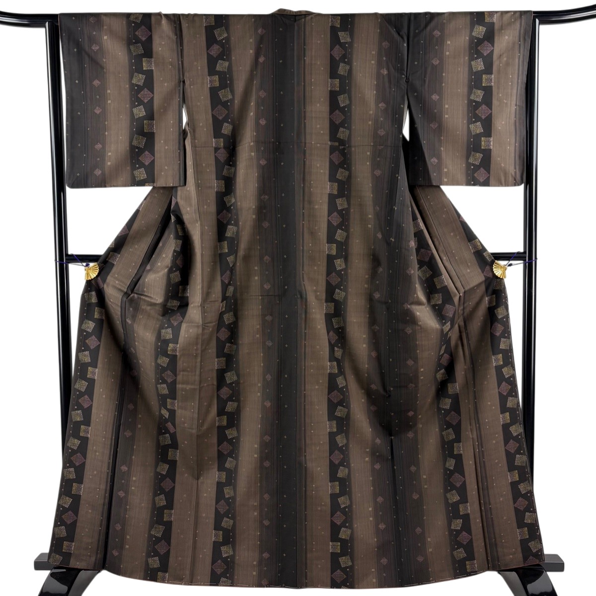 【美品】 紬 身丈164cm 裄丈64cm M 袷 縞 幾何学 焦茶色 正絹 秀品 【中古】