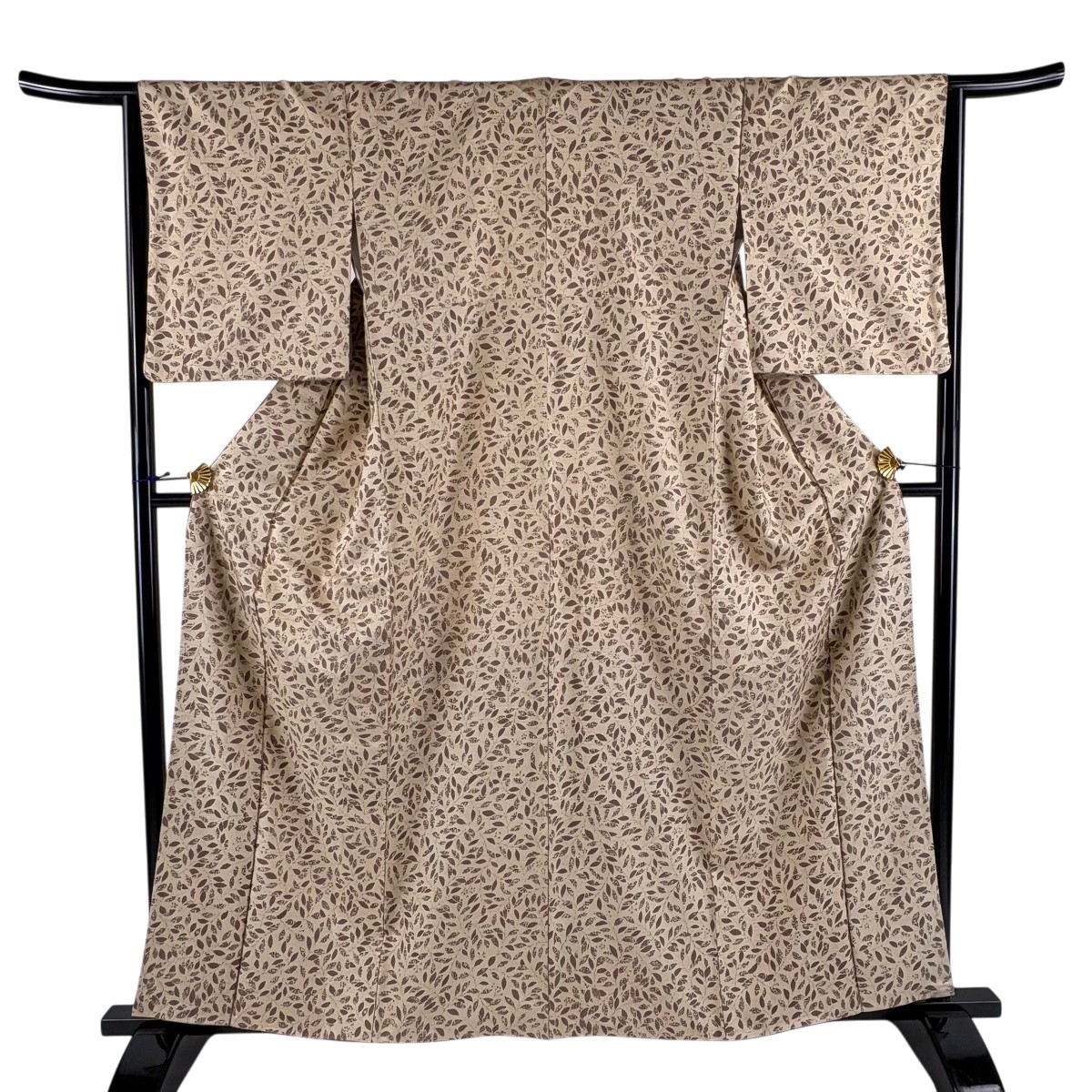 【美品】 小紋 身丈159.5cm 裄丈64cm M 袷 葉柄 地紋 ベージュ 正絹 秀品 【中古】