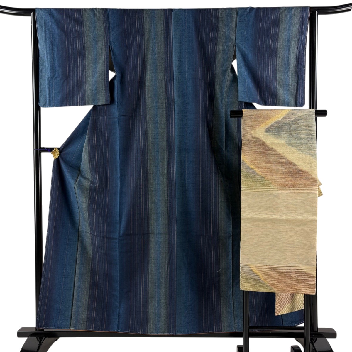 【美品】 紬 身丈158.5cm 裄丈64.5cm M 袷 証紙あり 草花 縦縞 紺色 正絹 秀品 【中古】