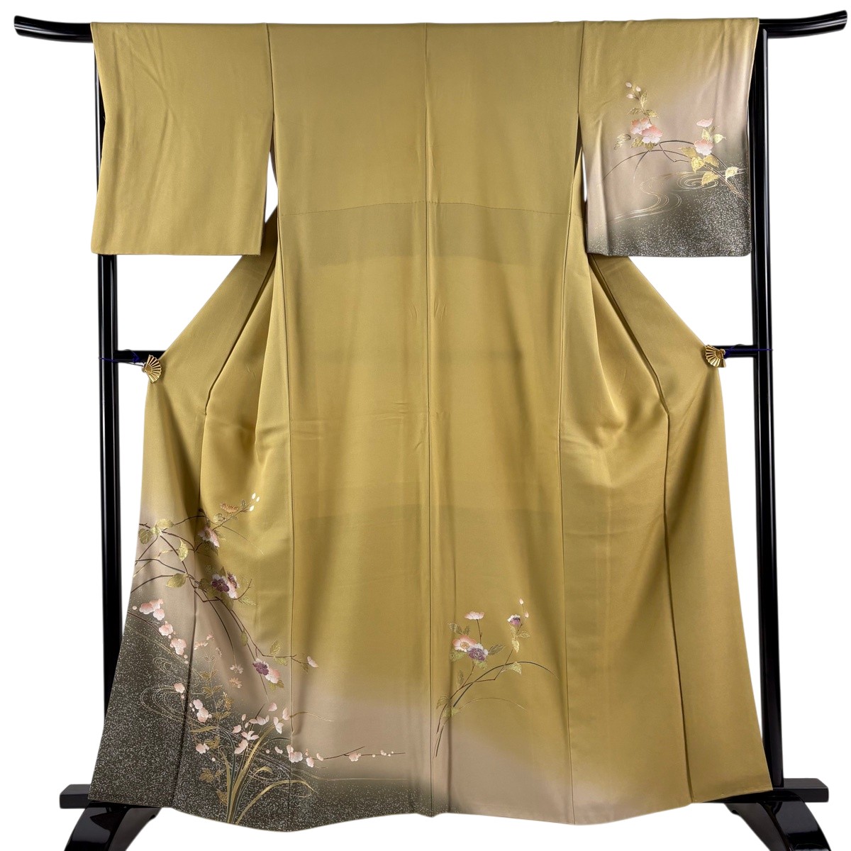 付下げ 身丈161cm 裄丈65cm M 袷 草花 流水 螺鈿 金銀彩 黄土色 正絹 名品 【中古】