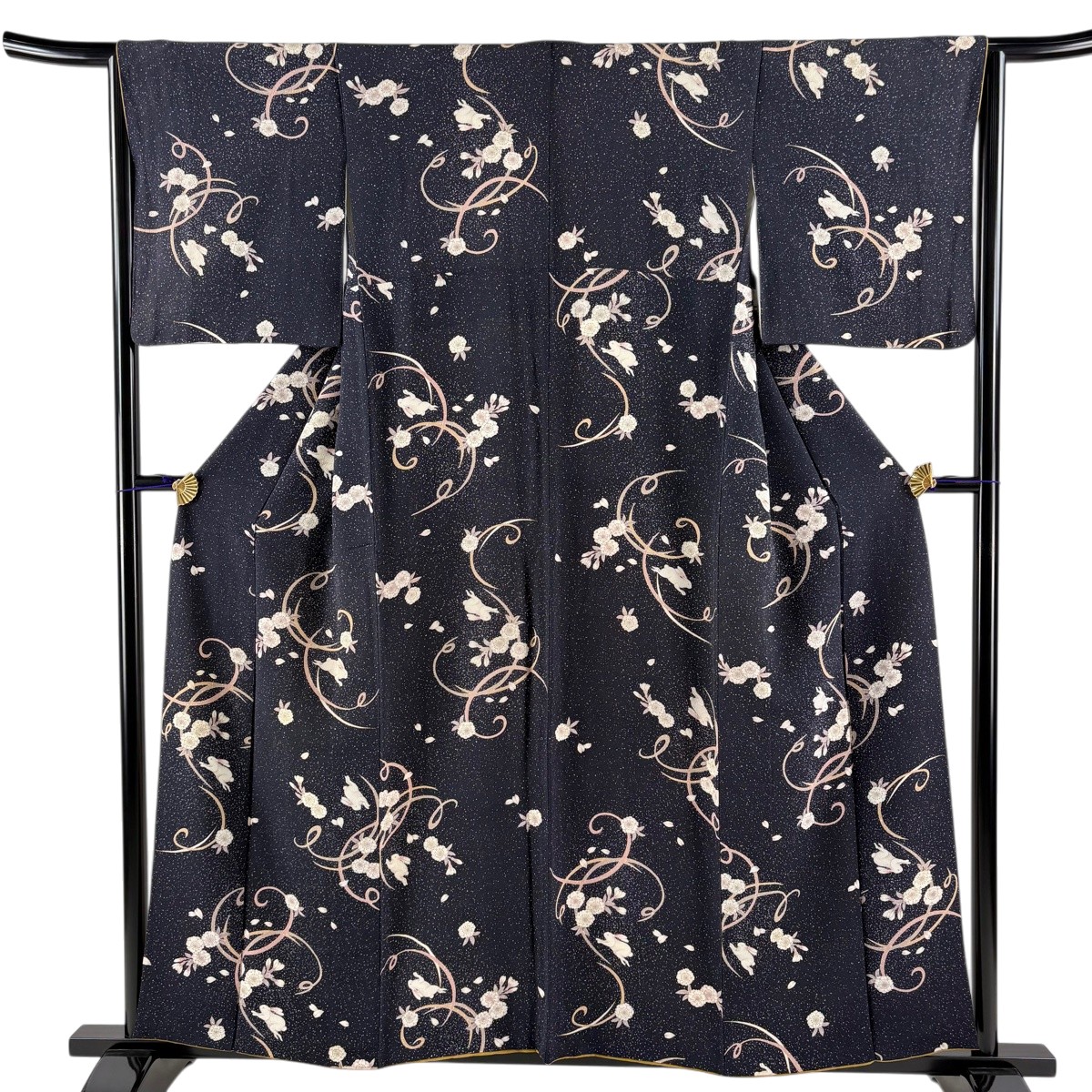 小紋 身丈156cm 裄丈65cm M 袷 うさぎ 桜 金彩 縮緬 墨色 正絹 秀品 【中古】