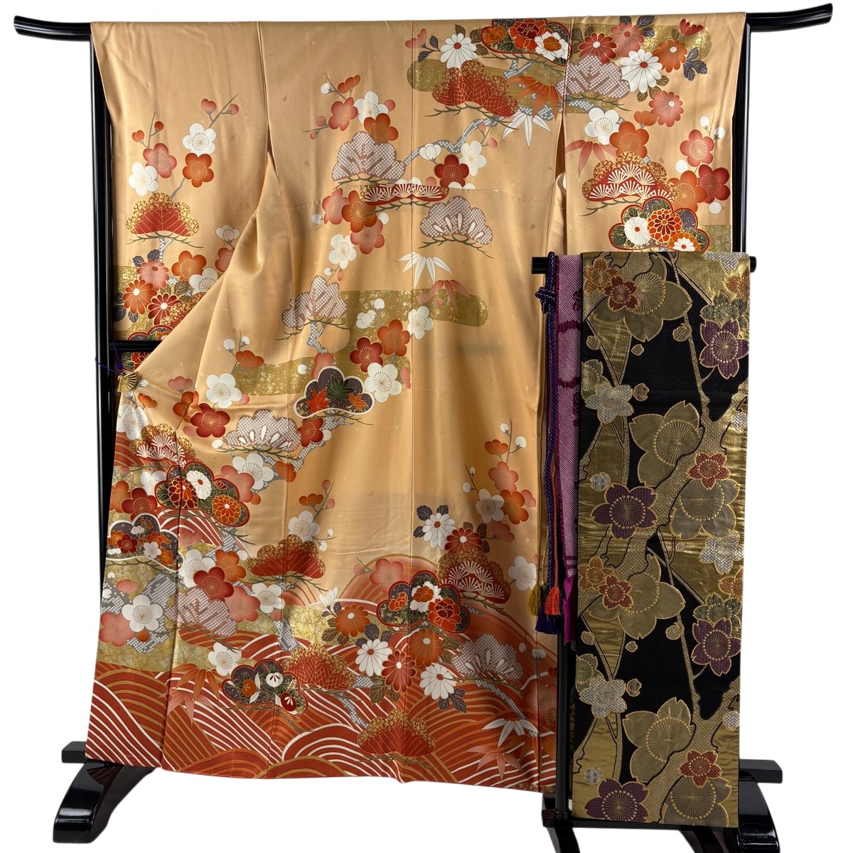 振袖 身たけ162糎 裄丈66糎 M 袷 袋帯フルセット 松竹梅 菊 金彩 薄オレンジ色 正絹 秀品 【中古】