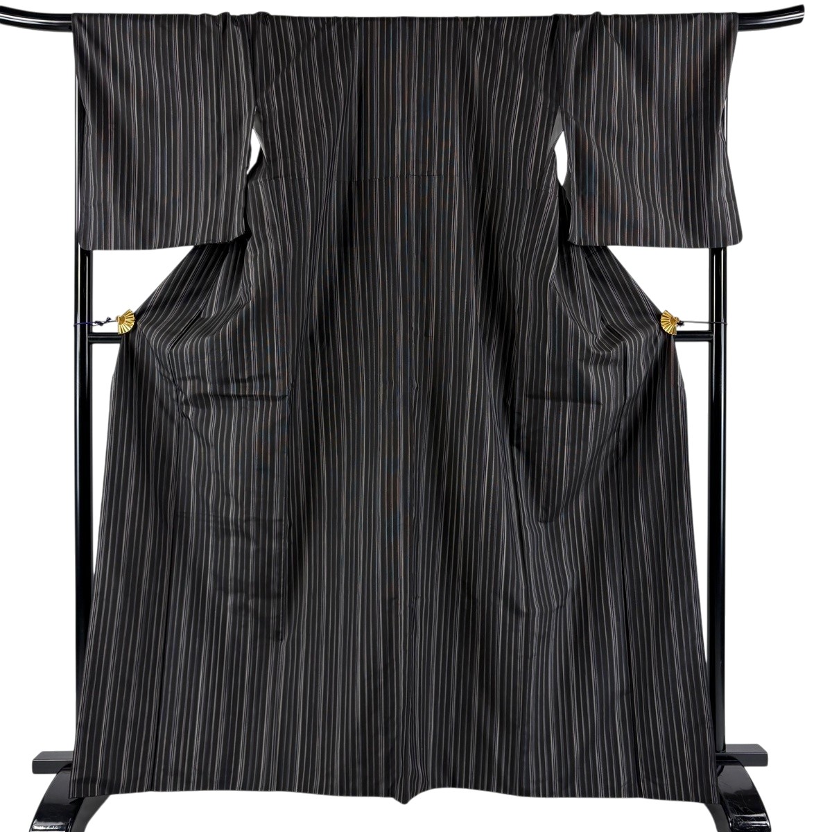 紬 身丈165.5cm 裄丈71.5cm L 袷 縦縞 黒 正絹 秀品 【中古】
