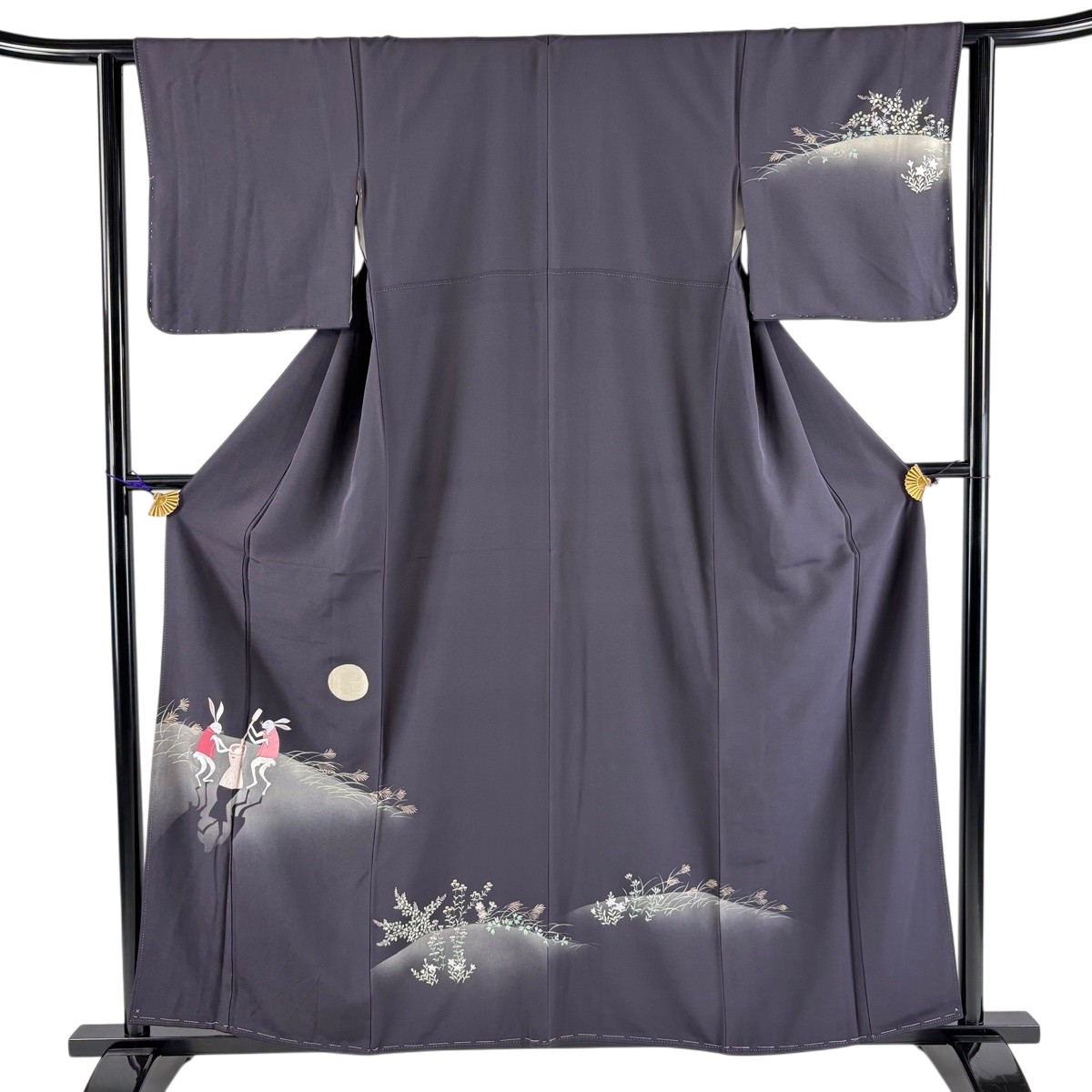 付下げ 身丈159cm 裄丈62.5cm S 袷 うさぎ 餅つき 銀彩 濃紫 正絹 名品 【中古】