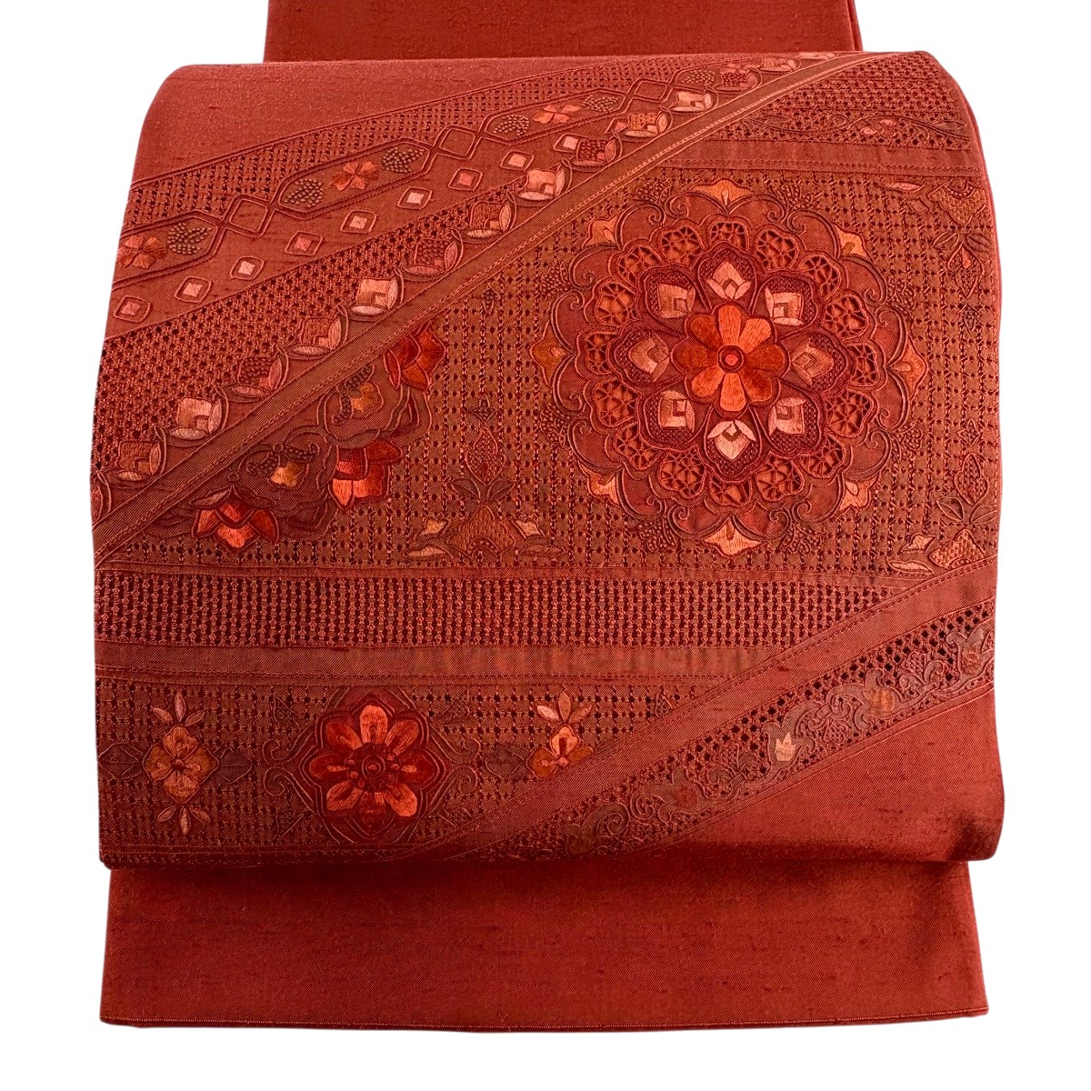 【美品】 袋帯 秀品 紬地 関西仕立て 華文 草花 刺繍 茜色 お太鼓柄 正絹 【中古】