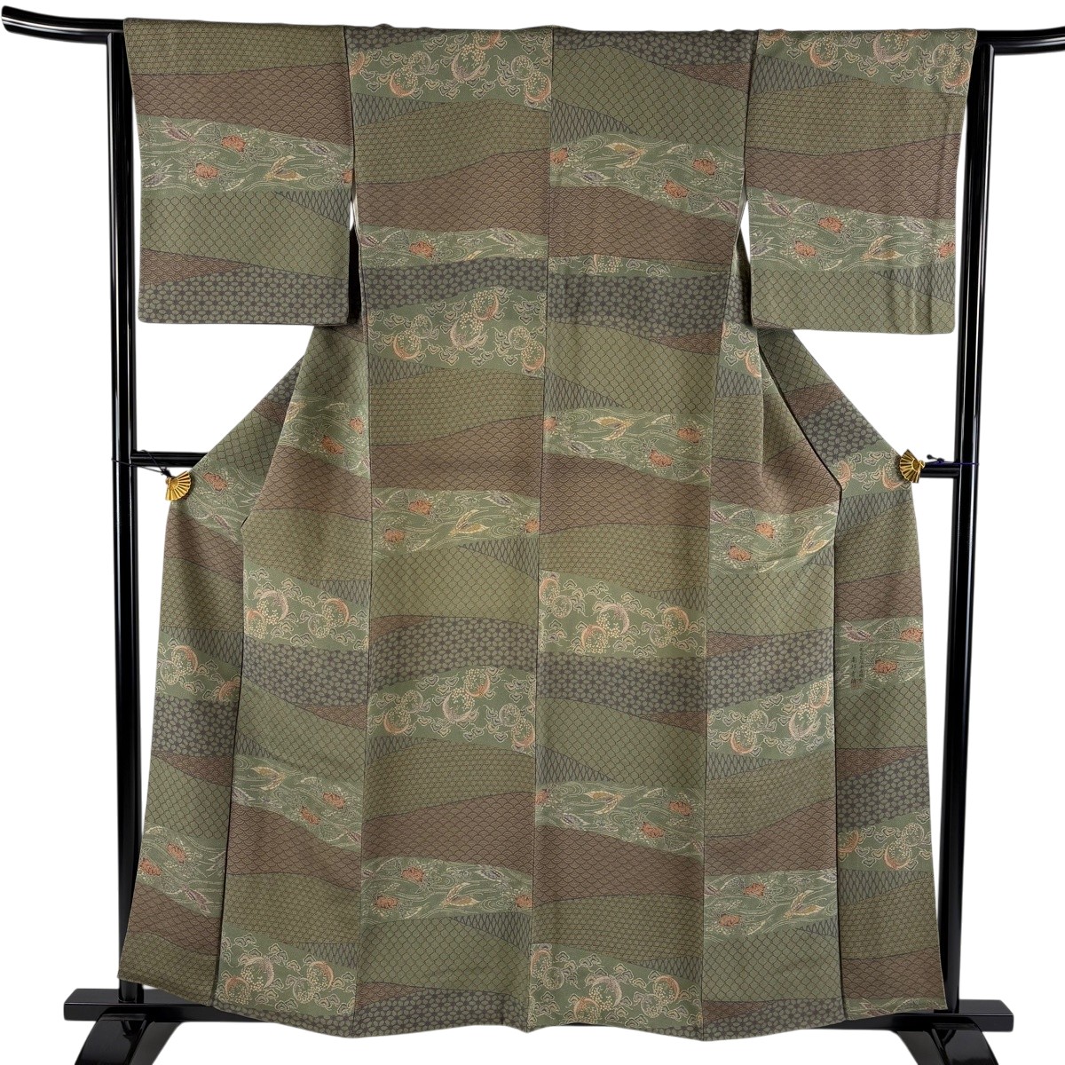 【美品】 小紋 身丈158cm 裄丈64.5cm M 袷 南部幸雄 落款あり 鶴 松 縮緬 灰緑 正絹 秀品 【中古】