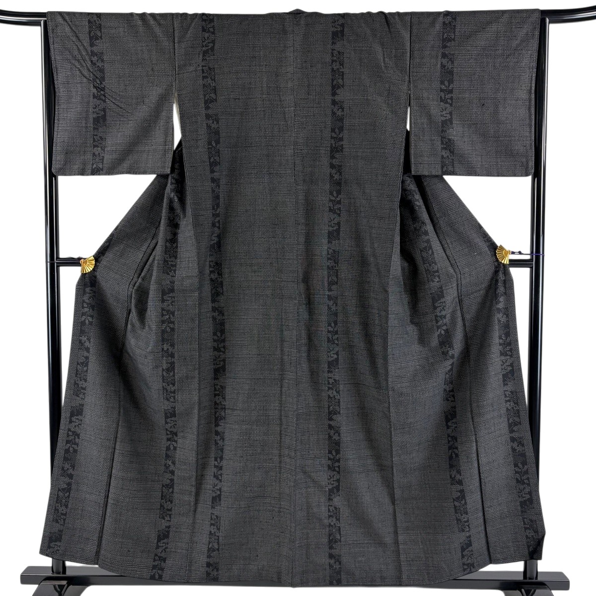 【美品】 紬 身丈157cm 裄丈65.5cm M 袷 草花 亀甲絣 黒灰 正絹 秀品 【中古】